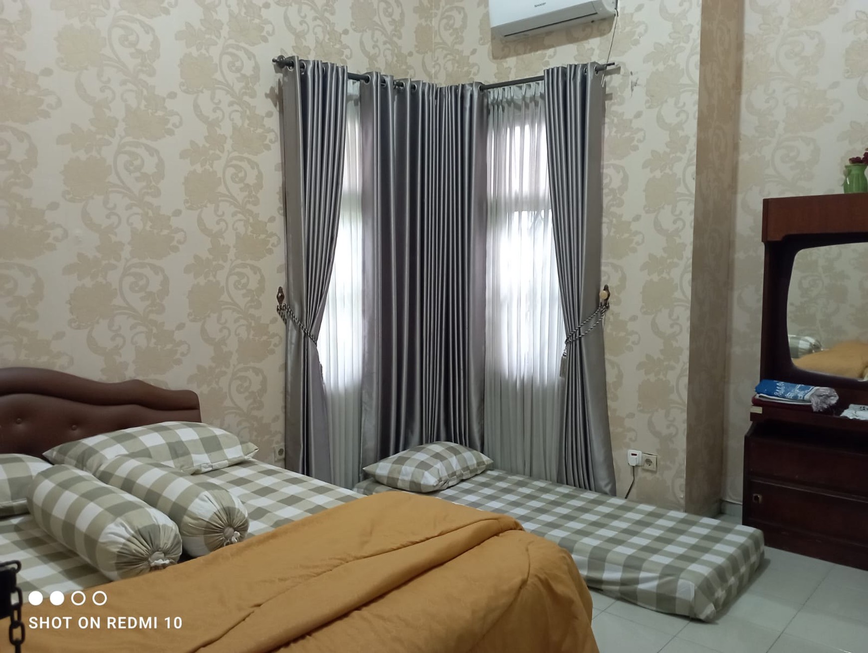 Disewakan Rumah Tinggal Furnish 6 Kamar Lokasi Dekat Pasar Kolombo 