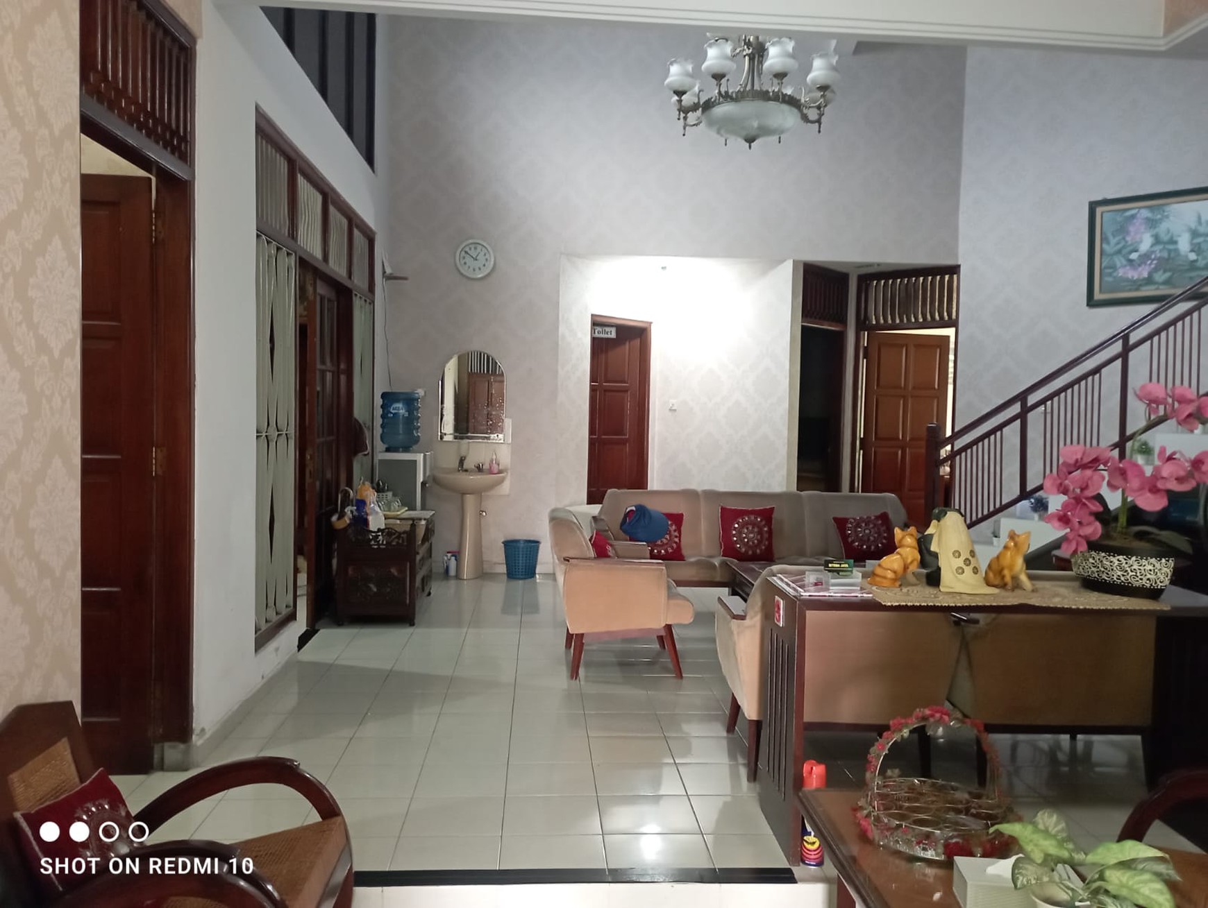 Disewakan Rumah Tinggal Furnish 6 Kamar Lokasi Dekat Pasar Kolombo 