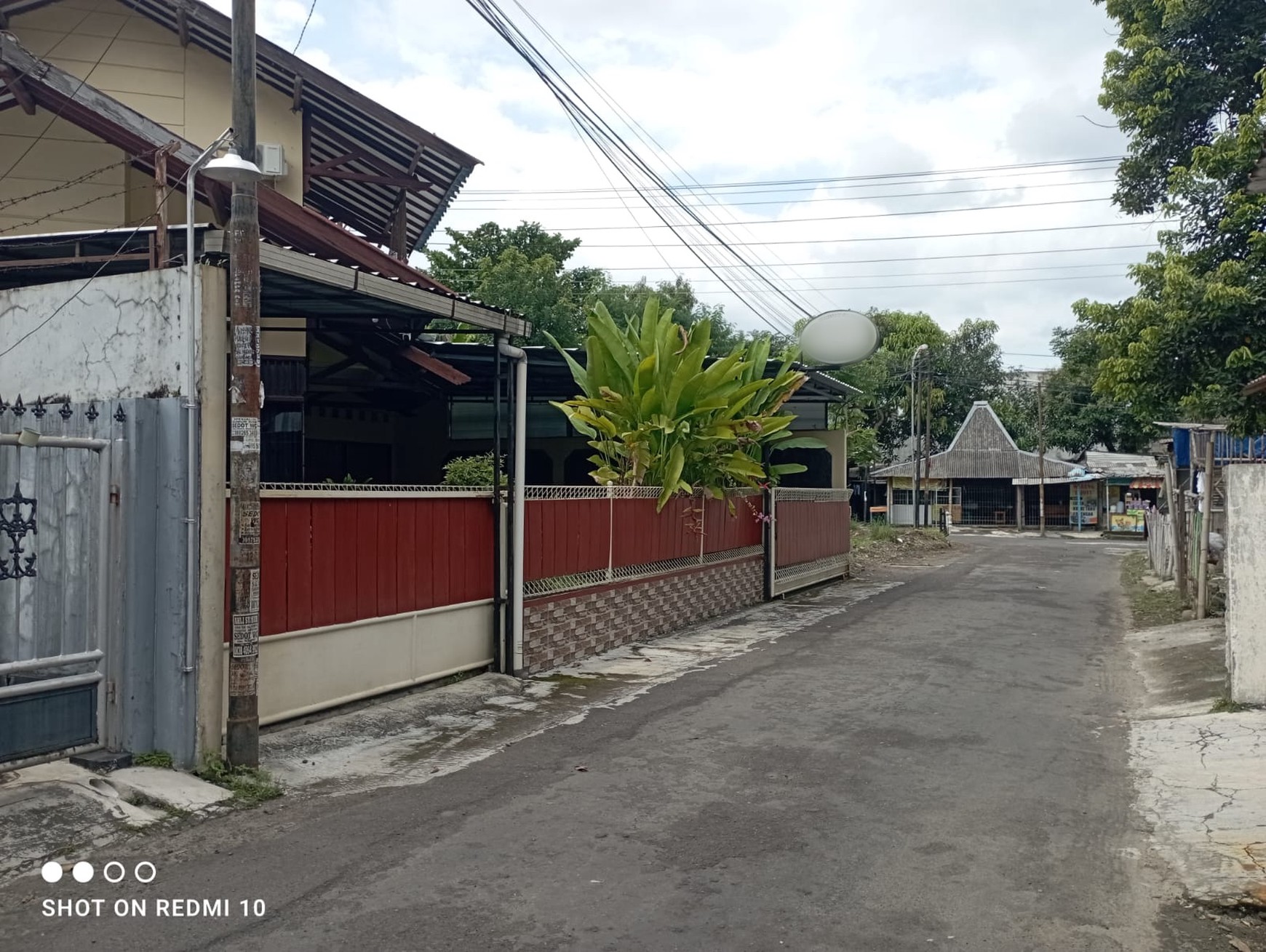 Disewakan Rumah Tinggal Furnish 6 Kamar Lokasi Dekat Pasar Kolombo 