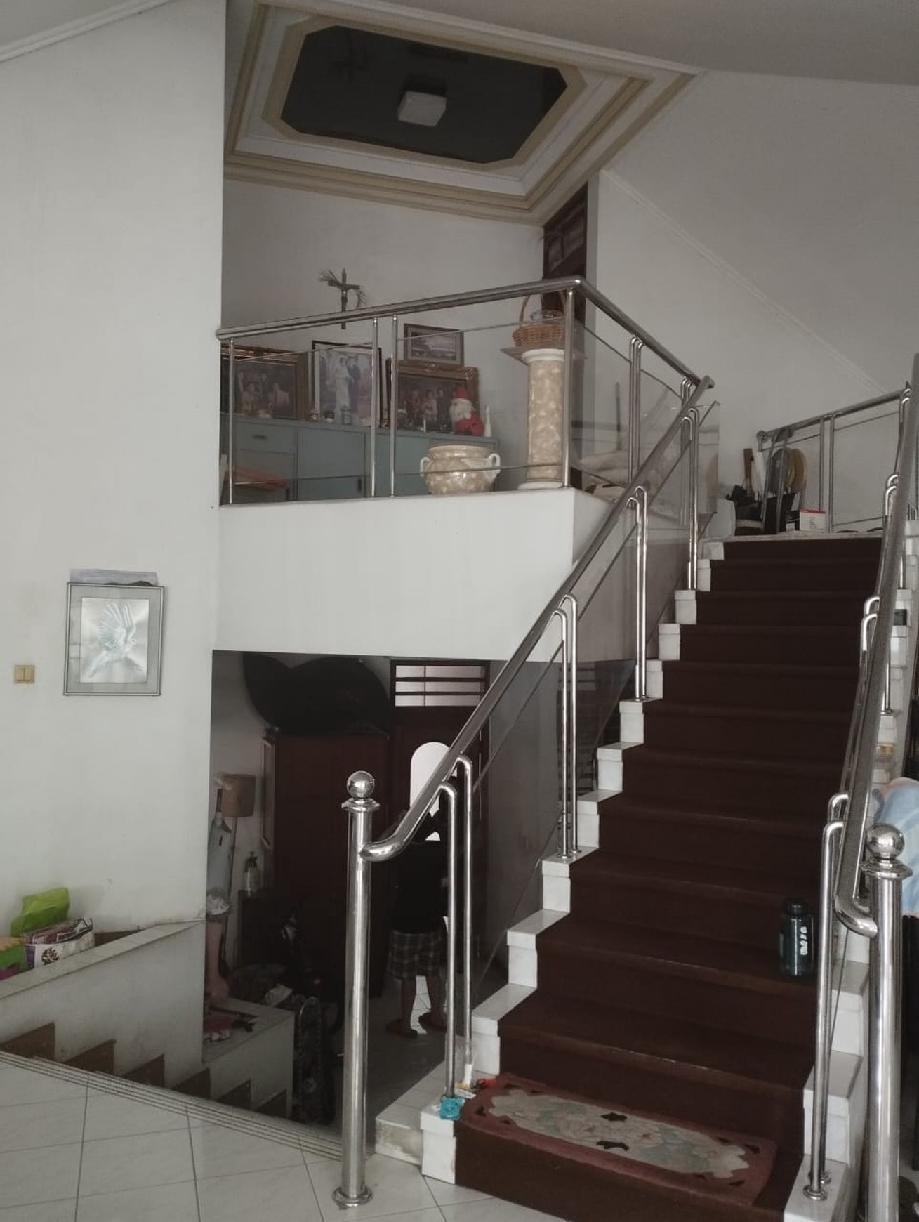 Rumah dengan halaman luas dan bangunan terawat di Bunga Mayang, Veteran