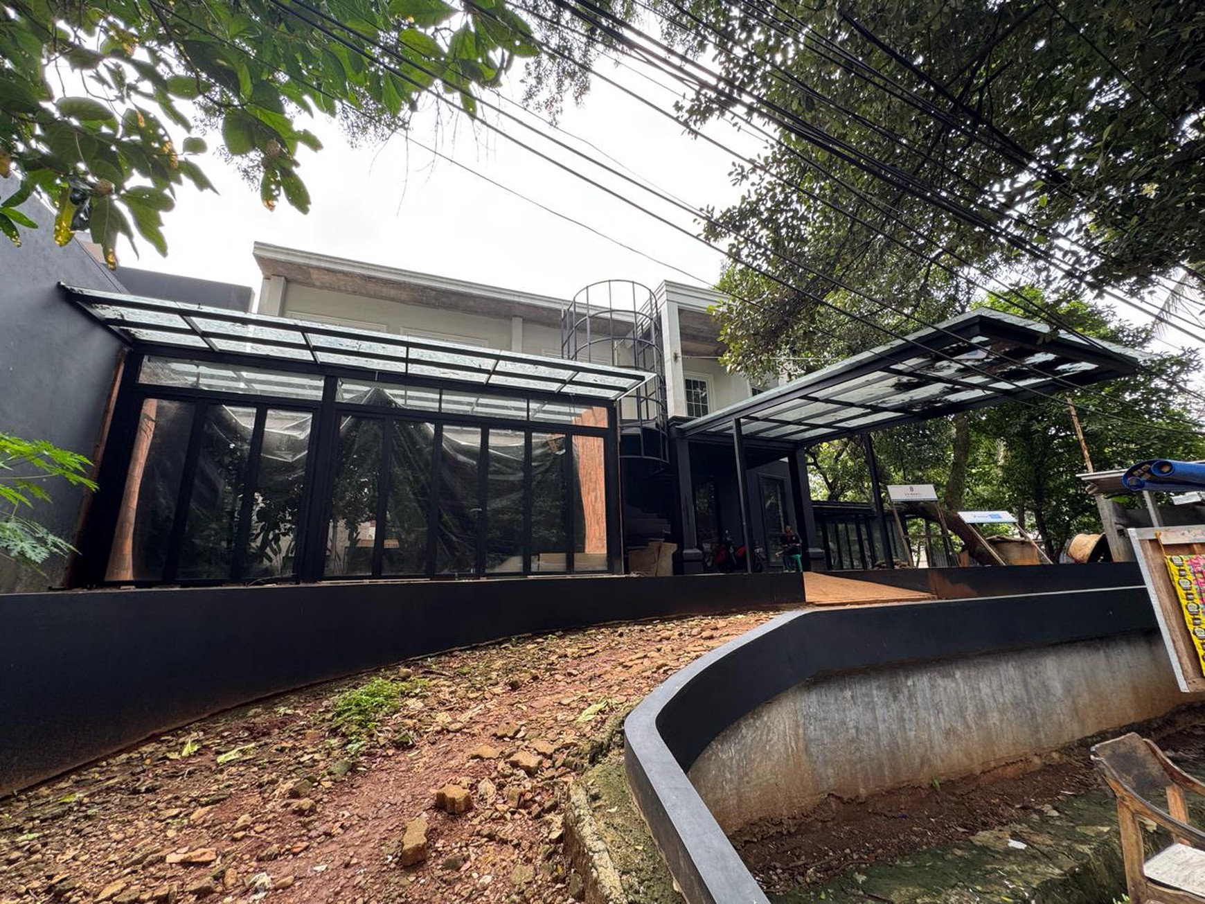 DIJUAL BANGUNAN KOMERSIL JALAN WIJAYA KEBAYORAN BARU JAKARTA SELATAN