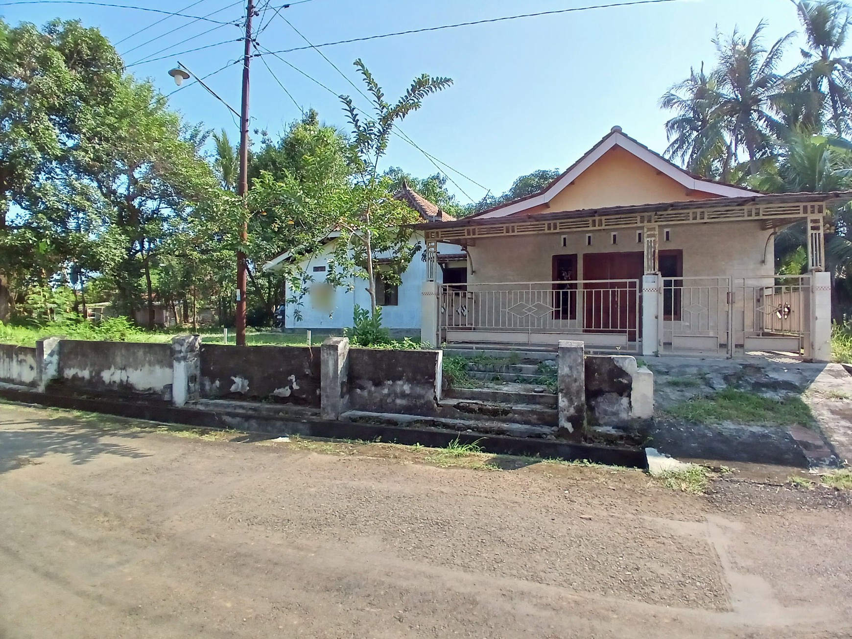 Rumah Dengan Halaman Luas Tanah Posisi Hook Berada di Bandung, Kutoarjo