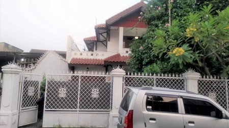 Rumah Siap Huni dengan Hunian Nyaman dan Asri di Kebon Jeruk, Jakarta Barat