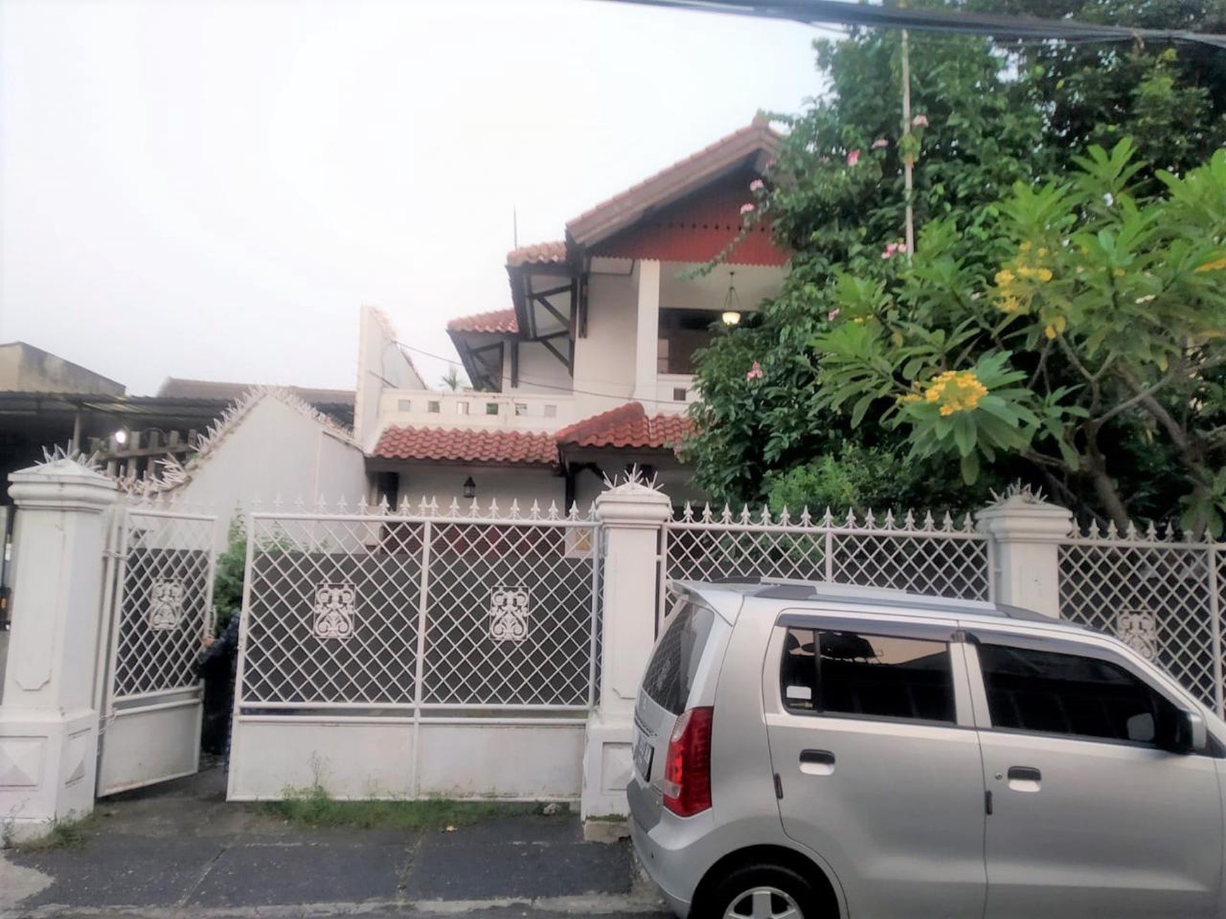 Rumah Siap Huni dengan Hunian Nyaman dan Asri di Kebon Jeruk, Jakarta Barat