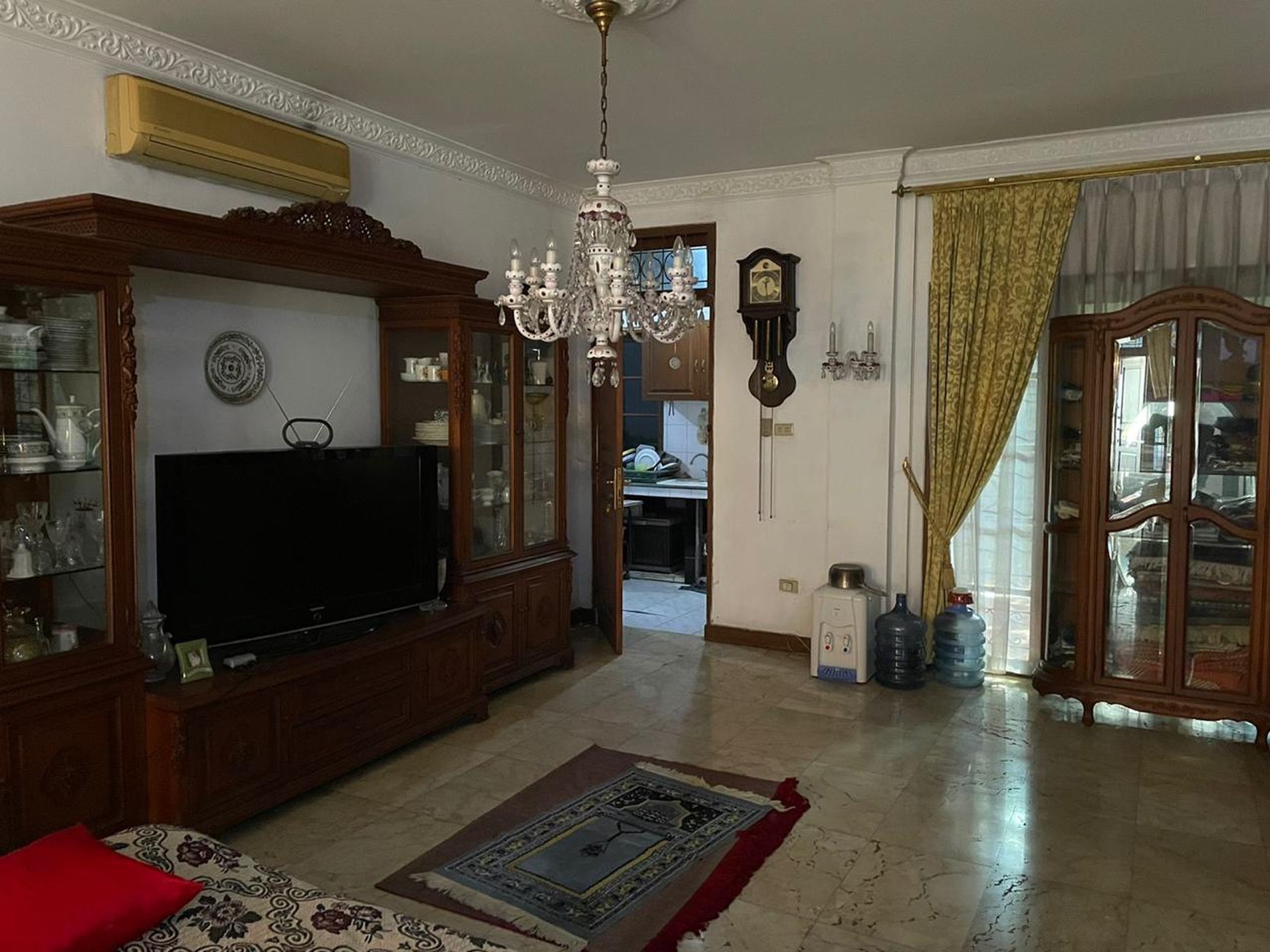 Rumah Siap Huni dengan Hunian Nyaman dan Asri di Kebon Jeruk, Jakarta Barat