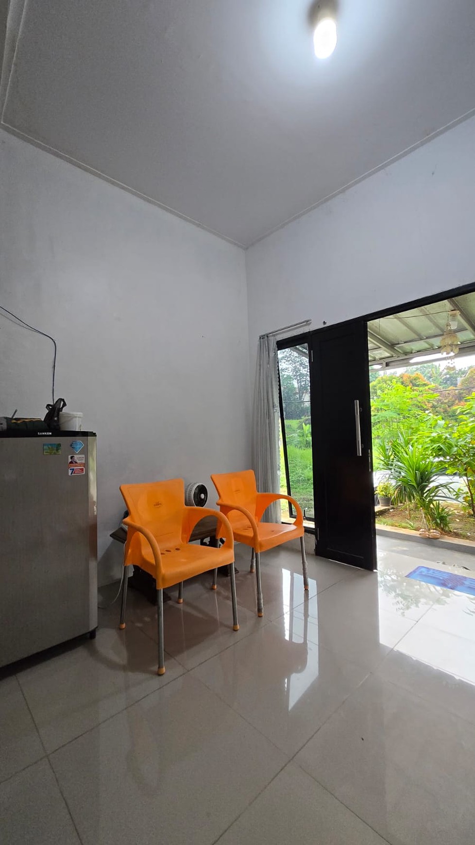 Rumah 2 Lantai Hook di Sawangan - Dekat Tol & Mal The Park, Harga 1 M-an