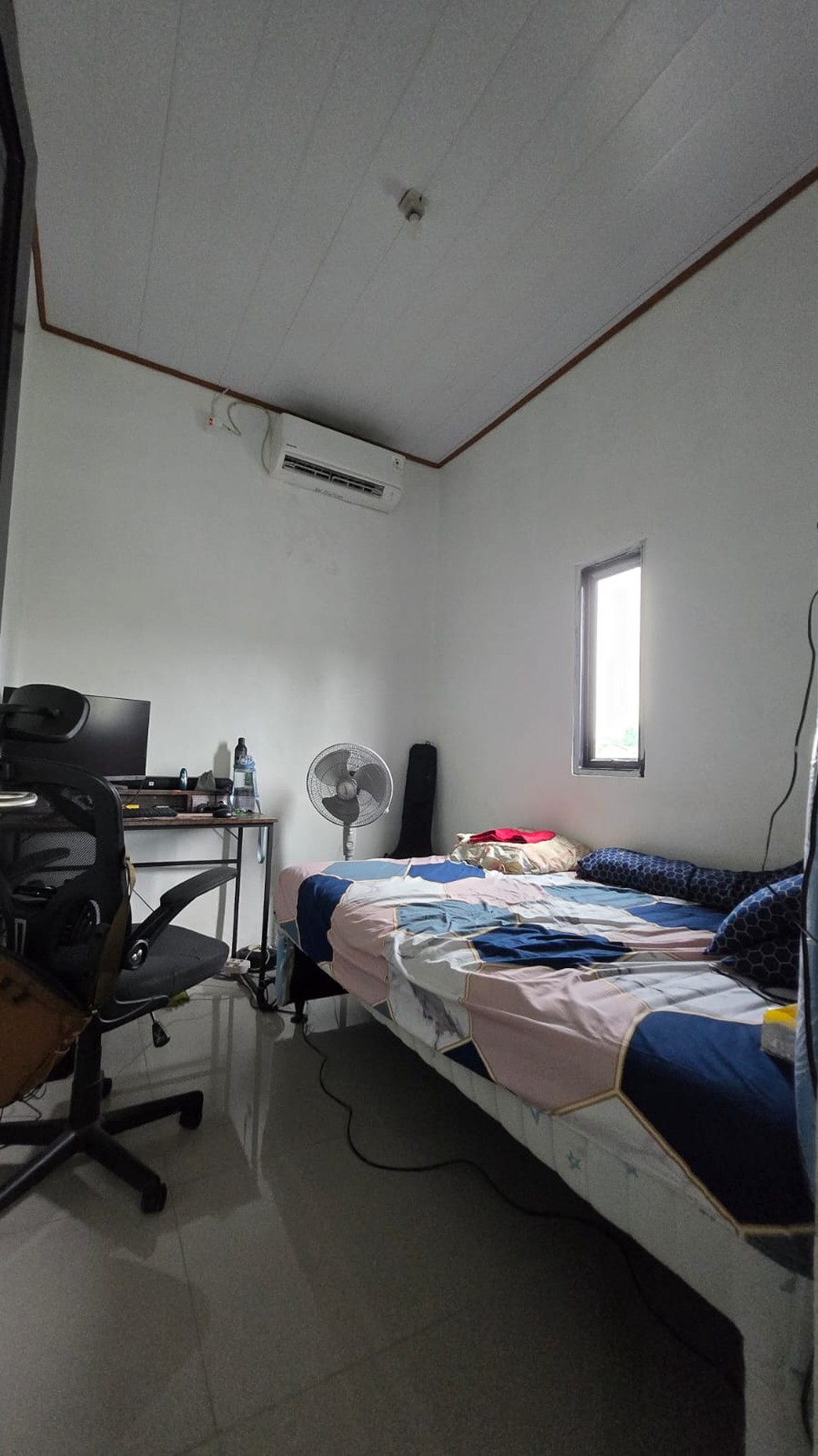 Rumah 2 Lantai Hook di Sawangan - Dekat Tol & Mal The Park, Harga 1 M-an