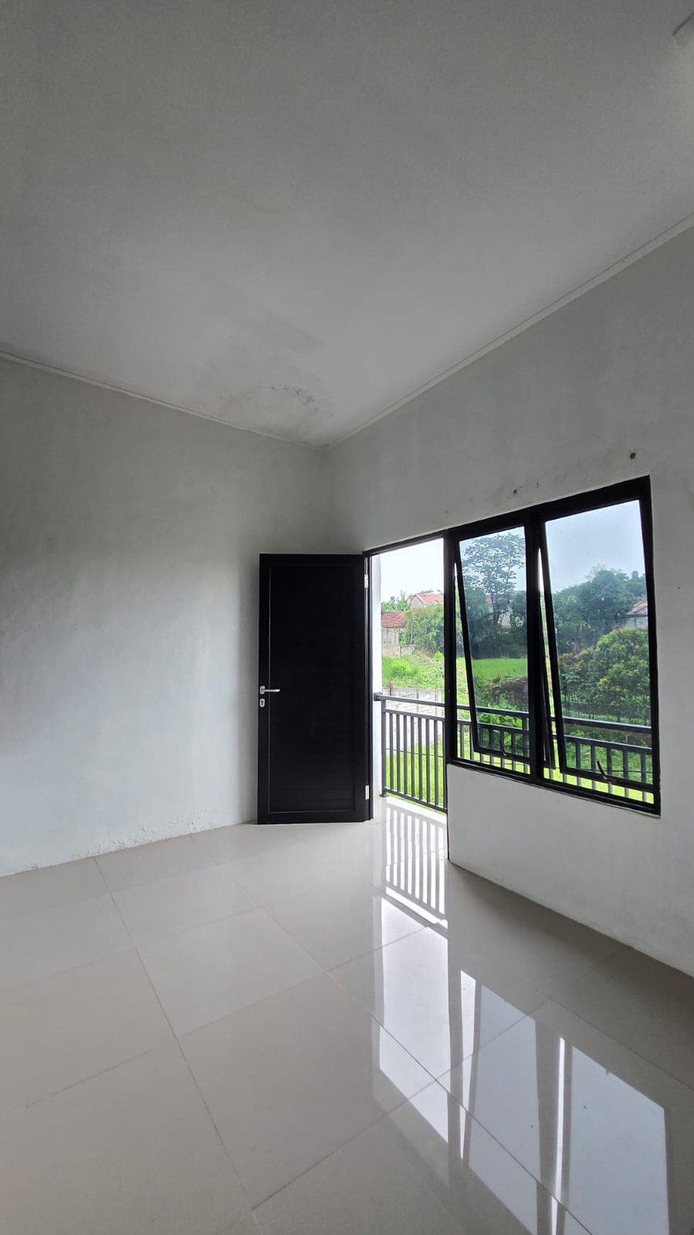 Rumah 2 Lantai Hook di Sawangan - Dekat Tol & Mal The Park, Harga 1 M-an