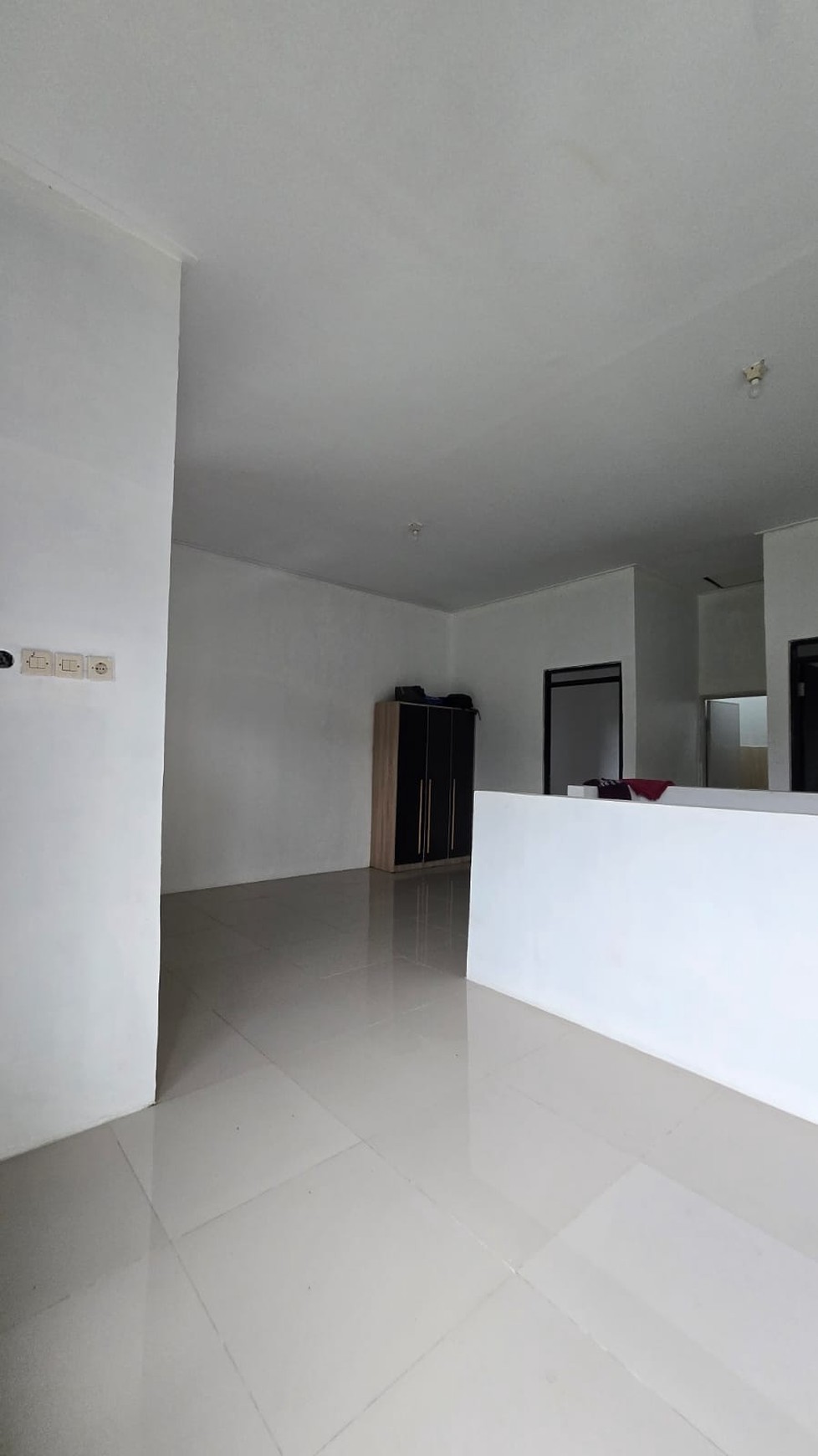 Rumah 2 Lantai Hook di Sawangan - Dekat Tol & Mal The Park, Harga 1 M-an