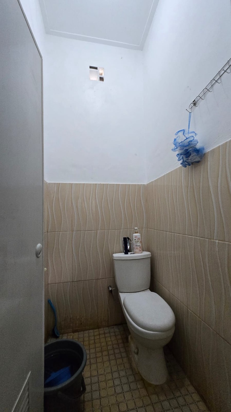 Rumah 2 Lantai Hook di Sawangan - Dekat Tol & Mal The Park, Harga 1 M-an