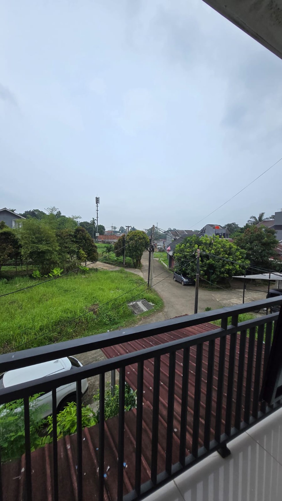 Rumah 2 Lantai Hook di Sawangan - Dekat Tol & Mal The Park, Harga 1 M-an