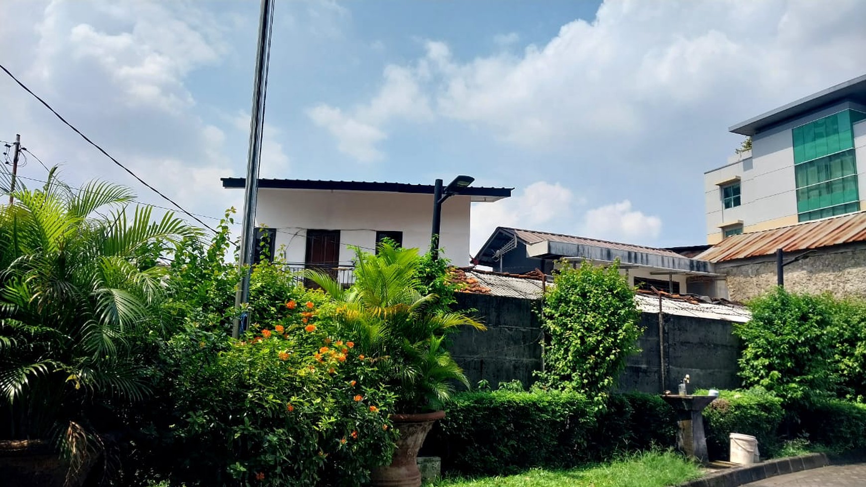 Dijual Cepat Tanah di Area Komersil DIbawah Harga Pasaran, Lokasi Strategis - Langsung di Pinggir Jalan Raya Kebayoran Lama, Jakarta Selatan