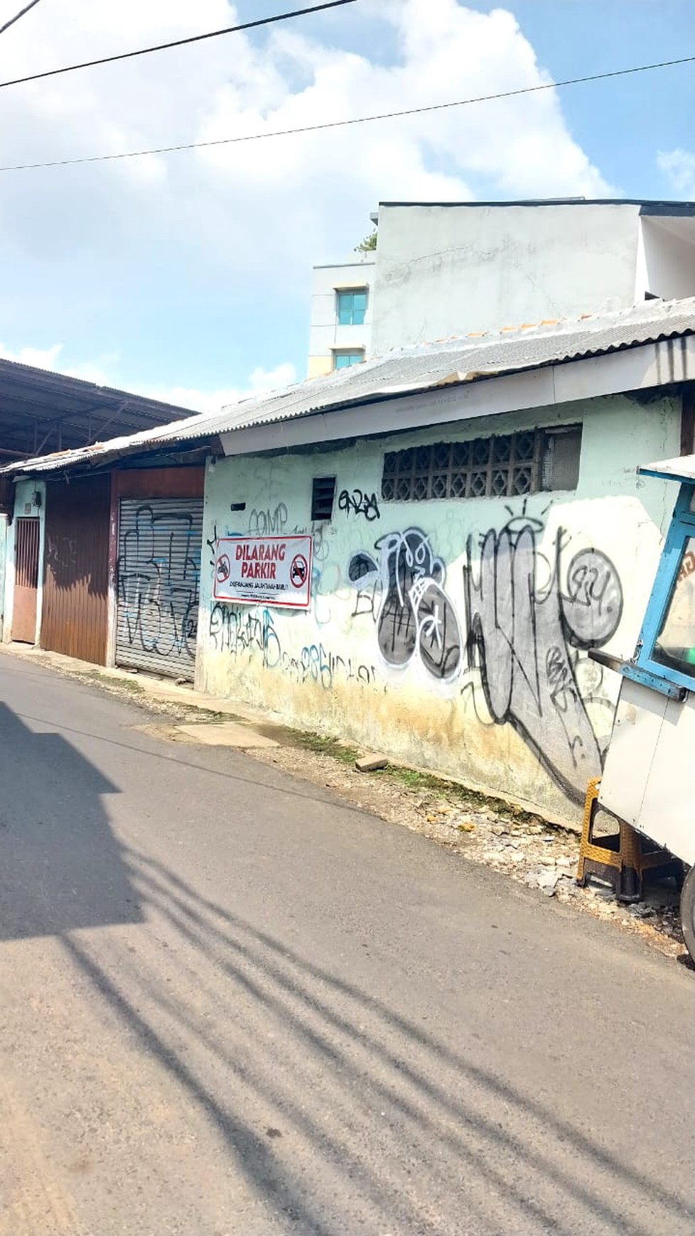 Dijual Cepat Tanah di Area Komersil DIbawah Harga Pasaran, Lokasi Strategis - Langsung di Pinggir Jalan Raya Kebayoran Lama, Jakarta Selatan