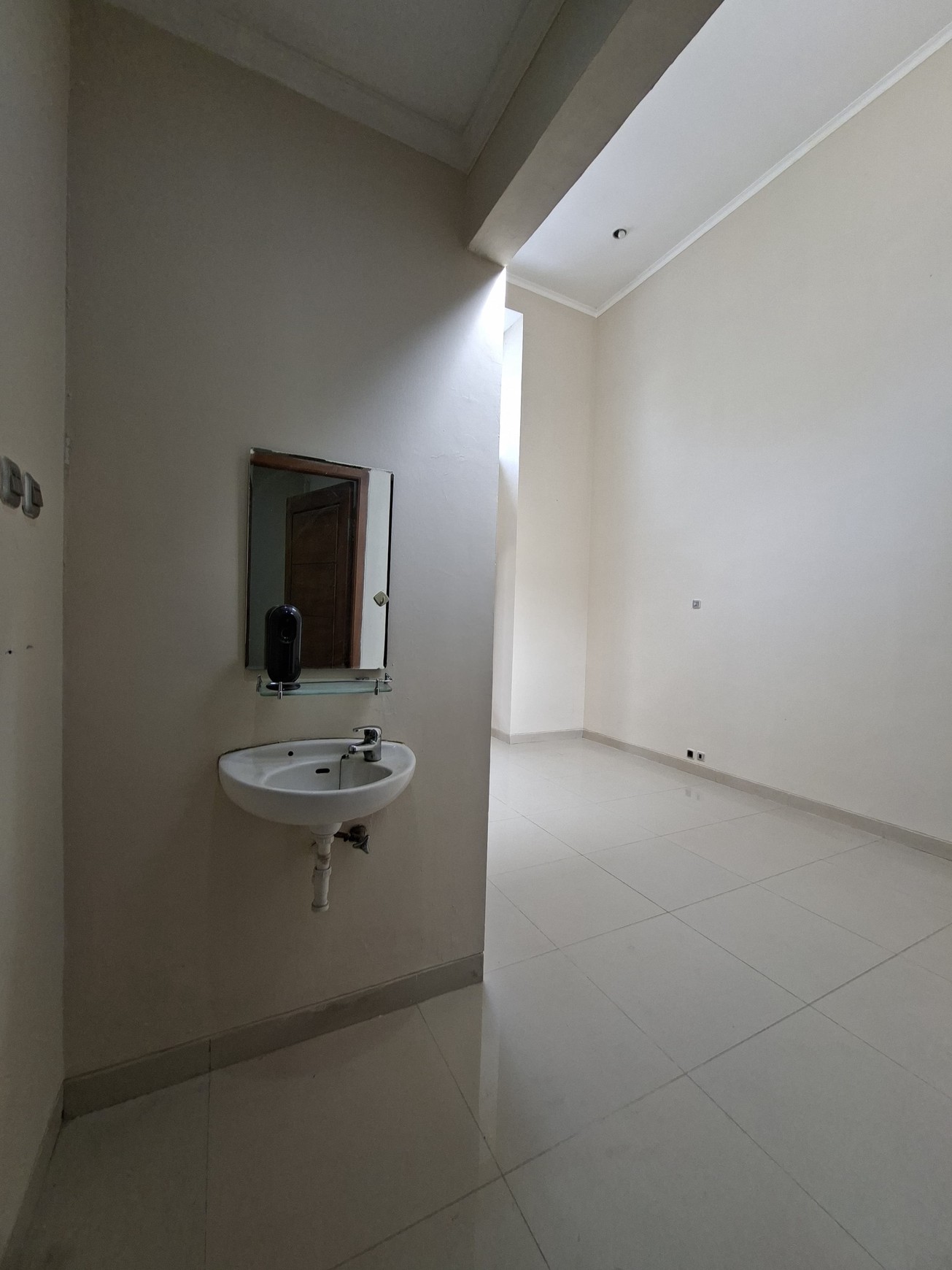 Rumah Siap Huni dengan Hunian Nyaman dan Asri di Sektor 9 Bintaro
