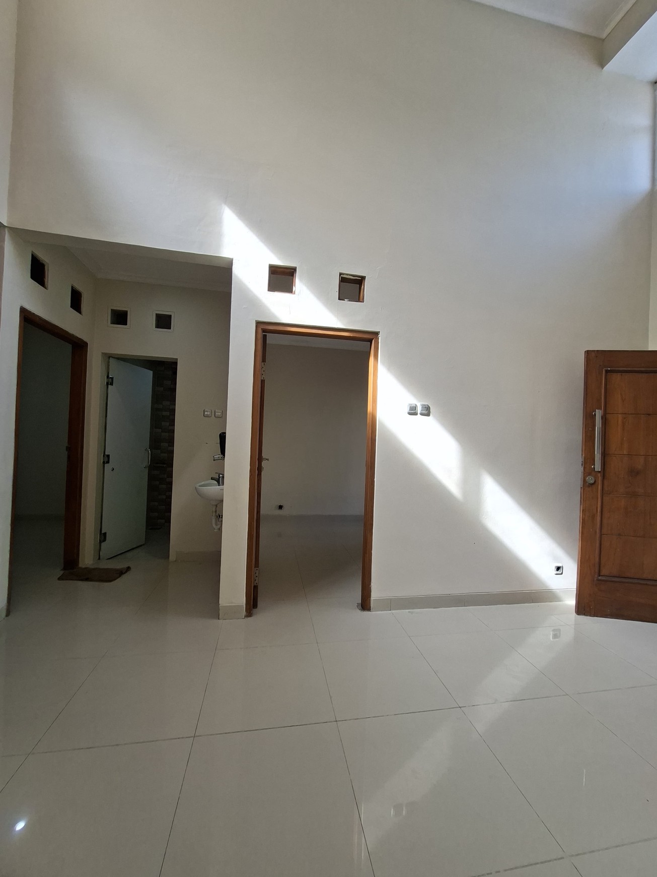 Rumah Siap Huni dengan Hunian Nyaman dan Asri di Sektor 9 Bintaro