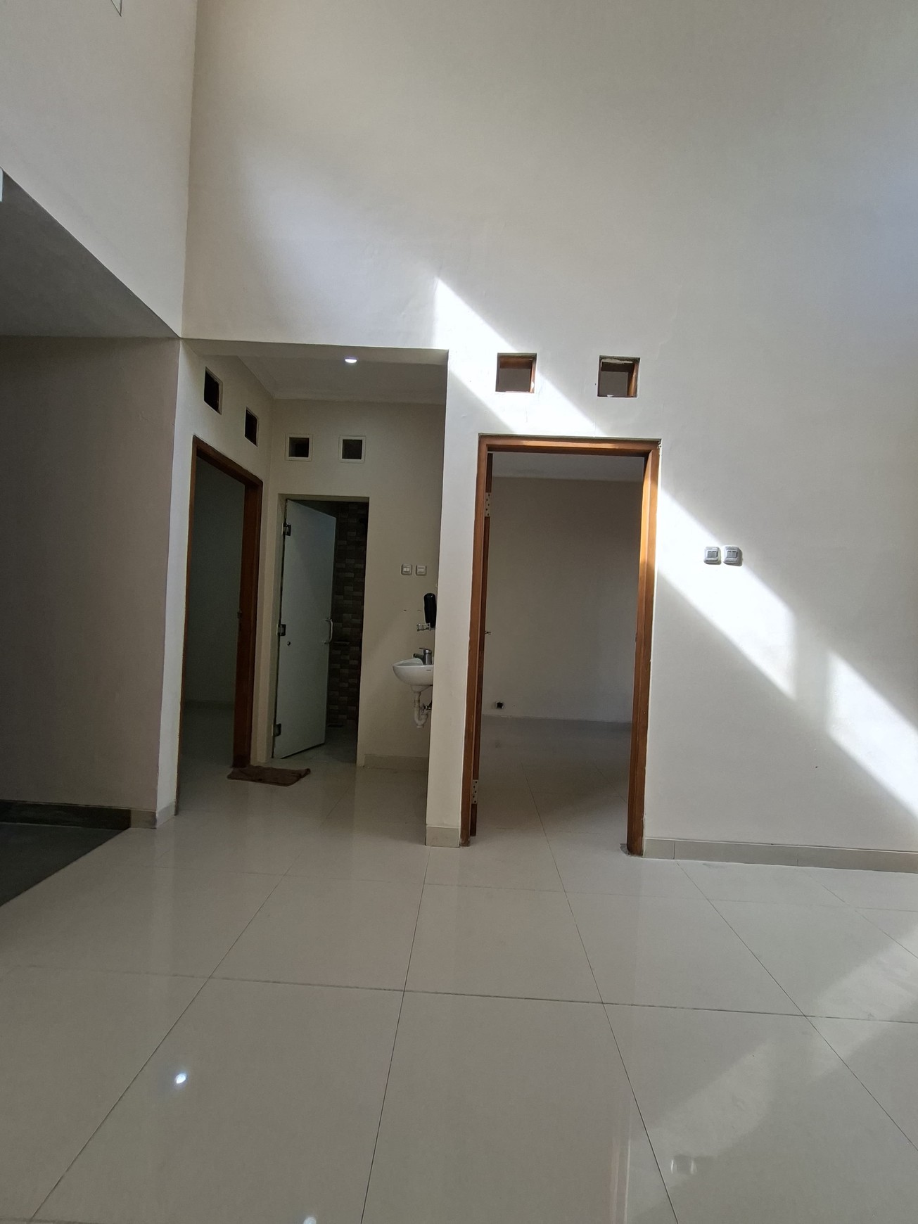 Rumah Siap Huni dengan Hunian Nyaman dan Asri di Sektor 9 Bintaro