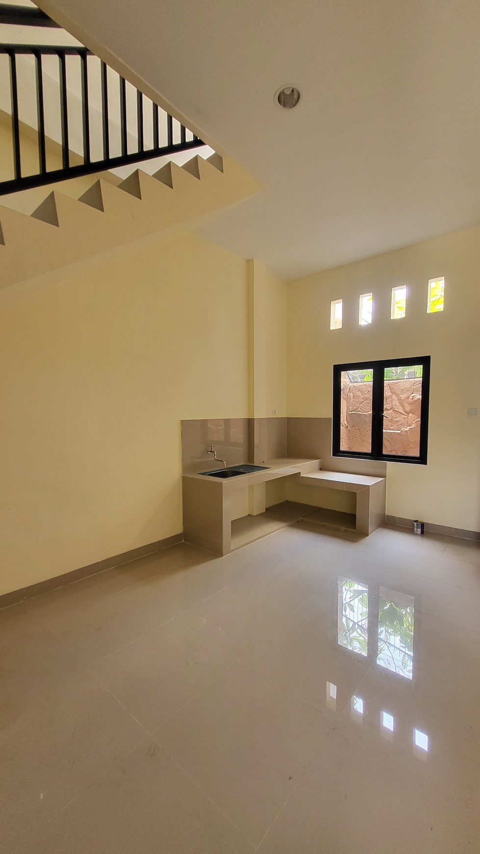 Rumah Minimalis Siap Huni di Taman Crysant BSD Dekat Sekolah