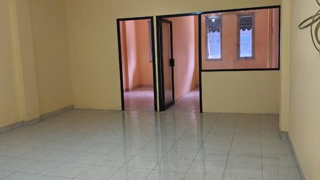 Ruko Dua Lantai Setengah di Bumi Kopo Kencana Bandung
