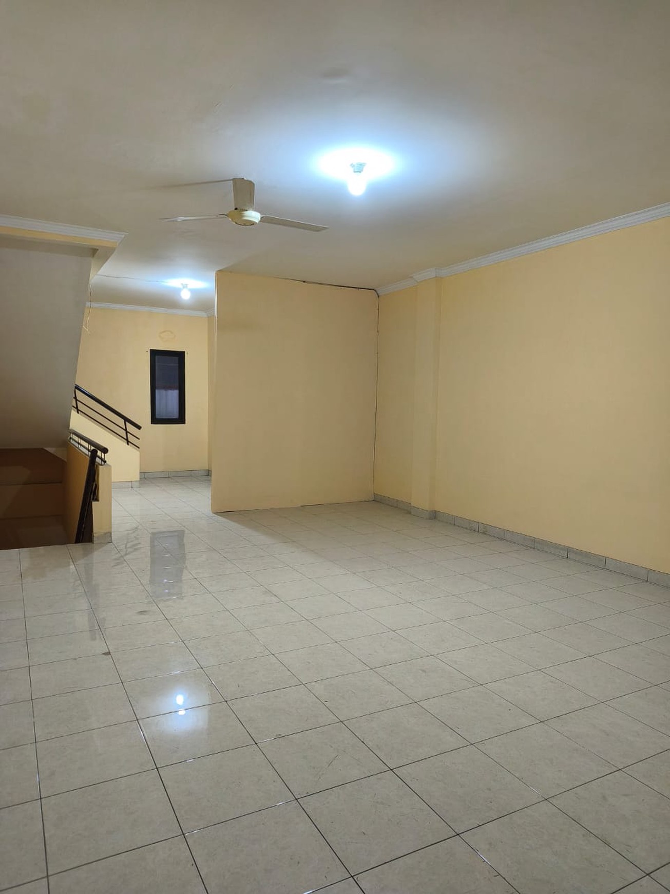 Ruko Dua Lantai Setengah di Bumi Kopo Kencana Bandung