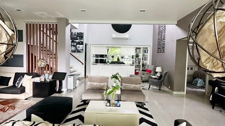 Rumah di Taman Senayan Bintaro siap huni dan terawat di Sektor 9