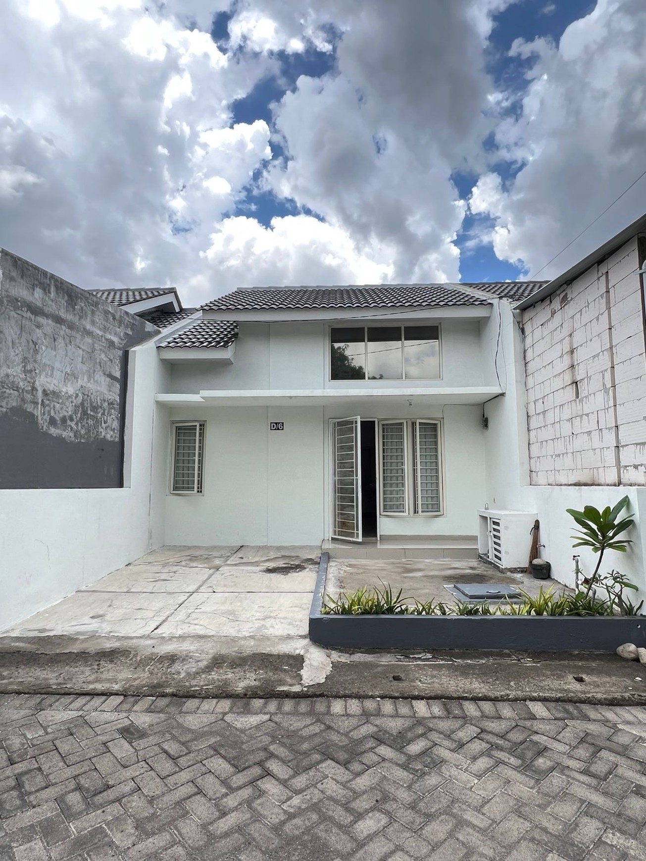 Rumah Djual di Green Mansion Regency Lontar Surabaya, Siap Huni