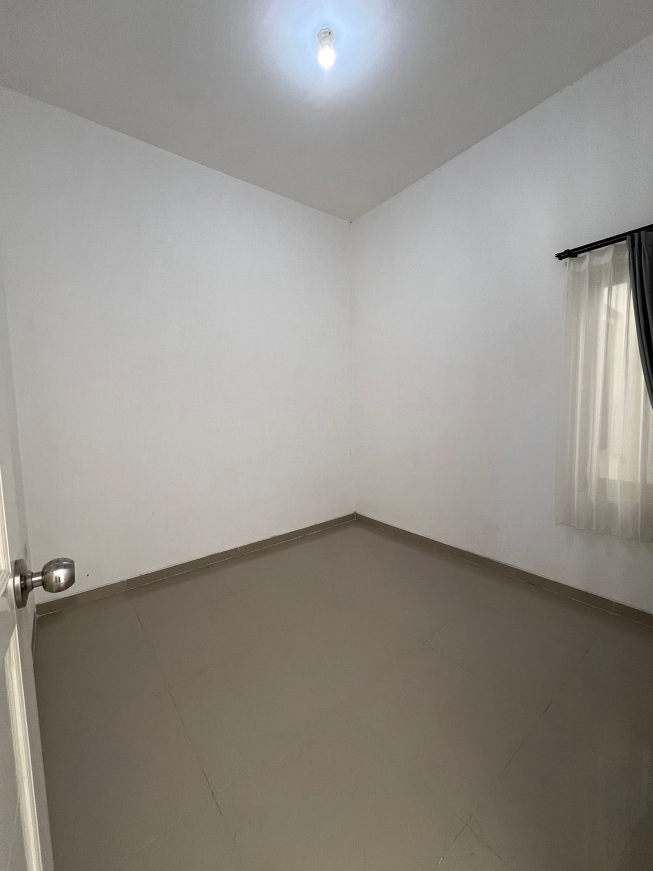 Rumah Djual di Green Mansion Regency Lontar Surabaya, Siap Huni