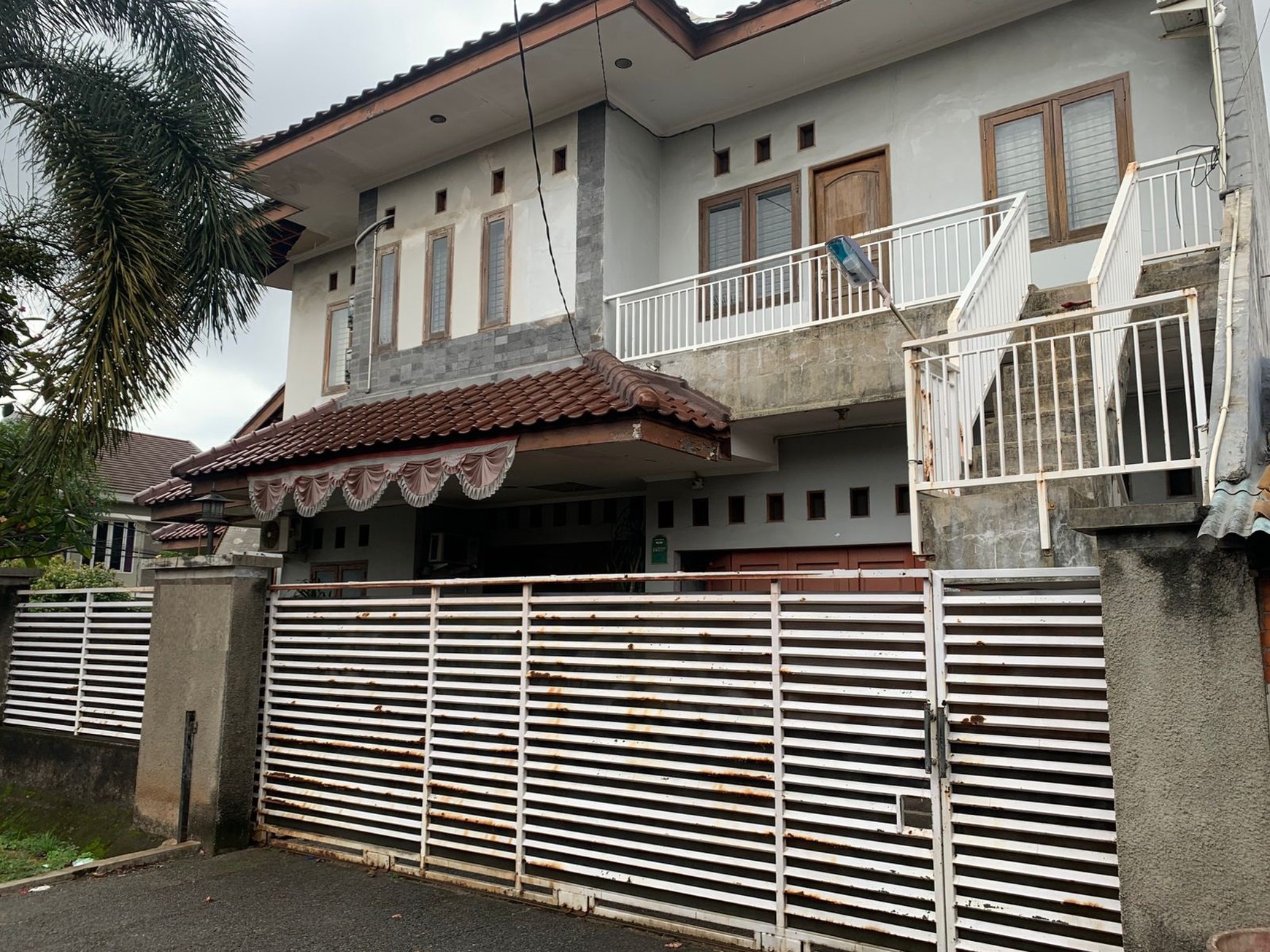 Nyaman Bebas Banjir Dekat Akses Halte BusWay TJ, Kampus Budi Luhur, Cipadu dan akses Toll Gate