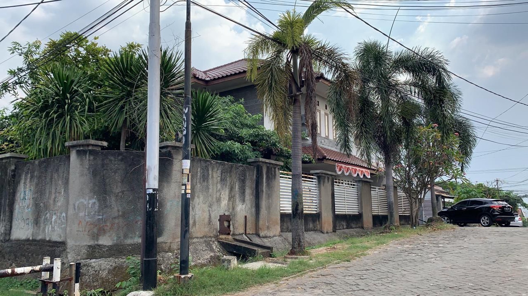 Nyaman Bebas Banjir Dekat Akses Halte BusWay TJ, Kampus Budi Luhur, Cipadu dan akses Toll Gate