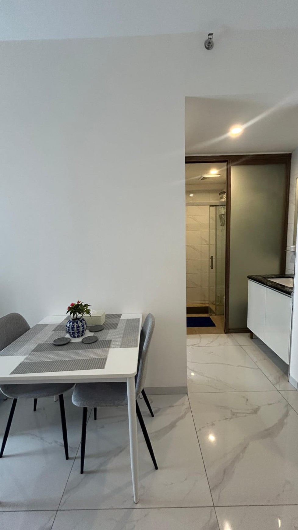 Disewa Apartemen Sky House Type 2 BR Tower Castilla Alam Sutera TangSel, Strategis Siap Huni