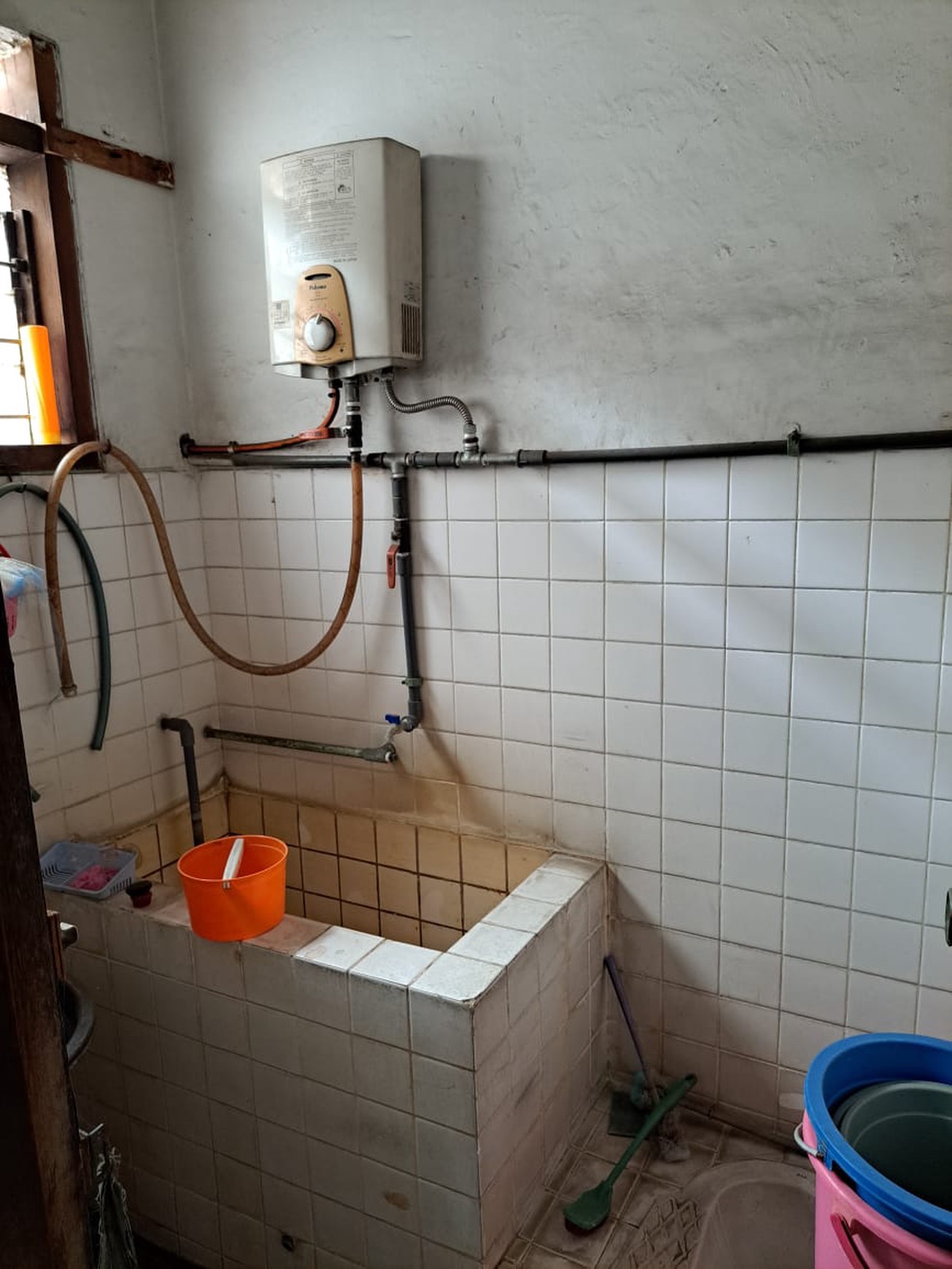 DIJUAL RUMAH PINGGIR JALAN DI KOTA BANDUNG STRATEGIS