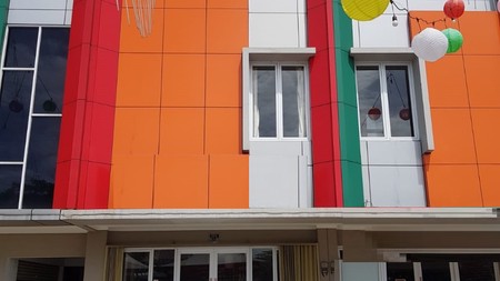 Ruko di daerah Komersial Graha Raya Bintaro