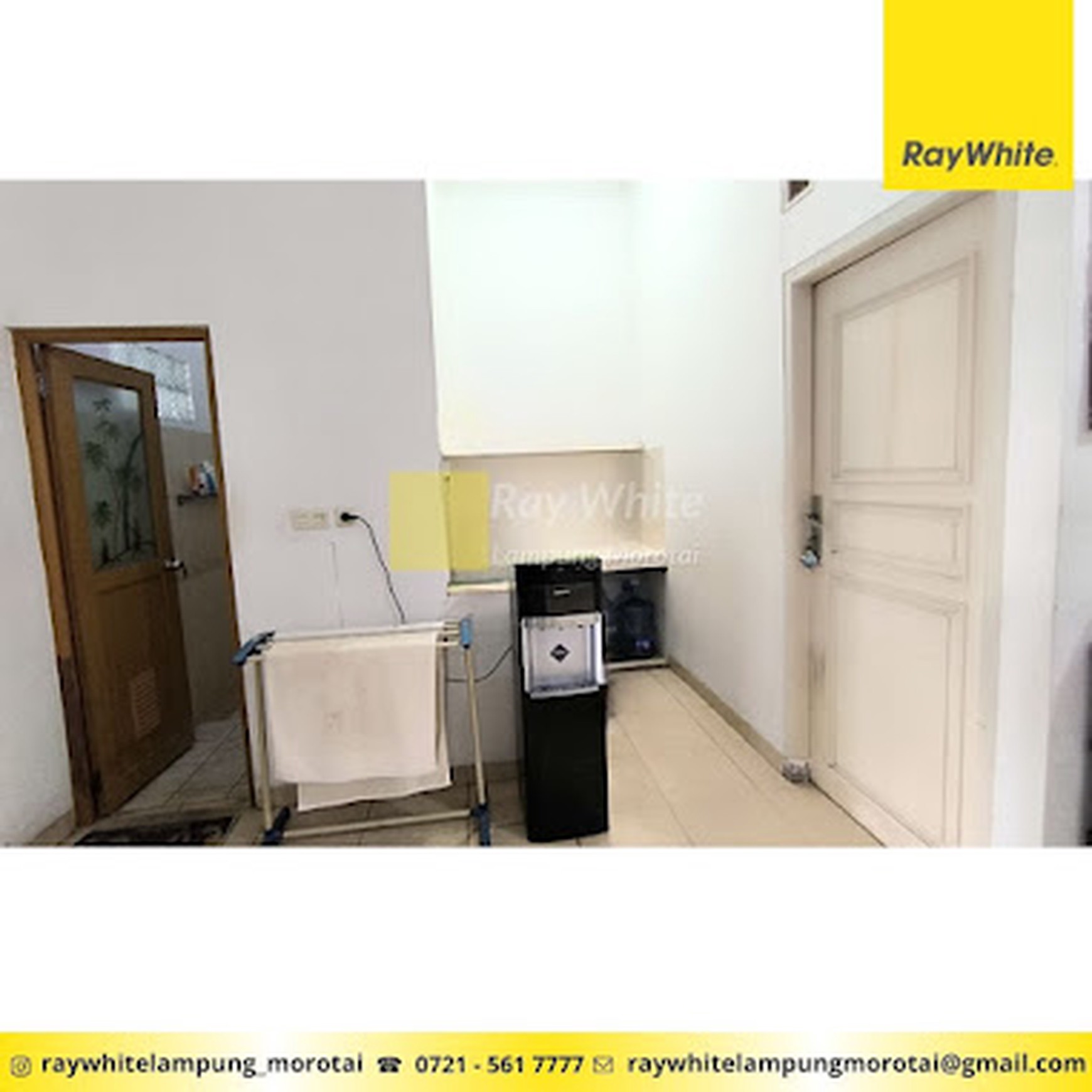 SEWA/JUAL Rumah Pinggir jalan Halaman Depan Belakang Luas