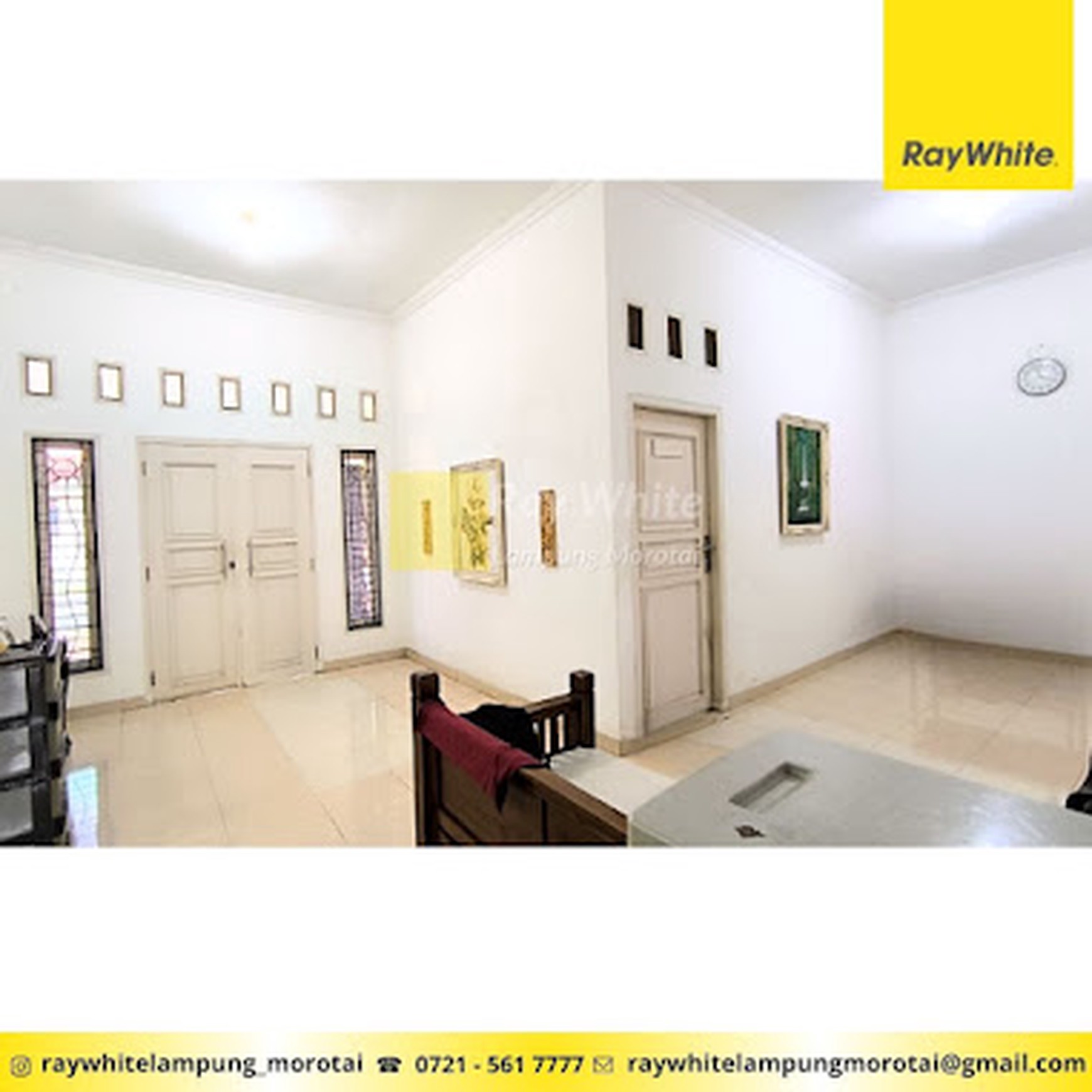 SEWA/JUAL Rumah Pinggir jalan Halaman Depan Belakang Luas
