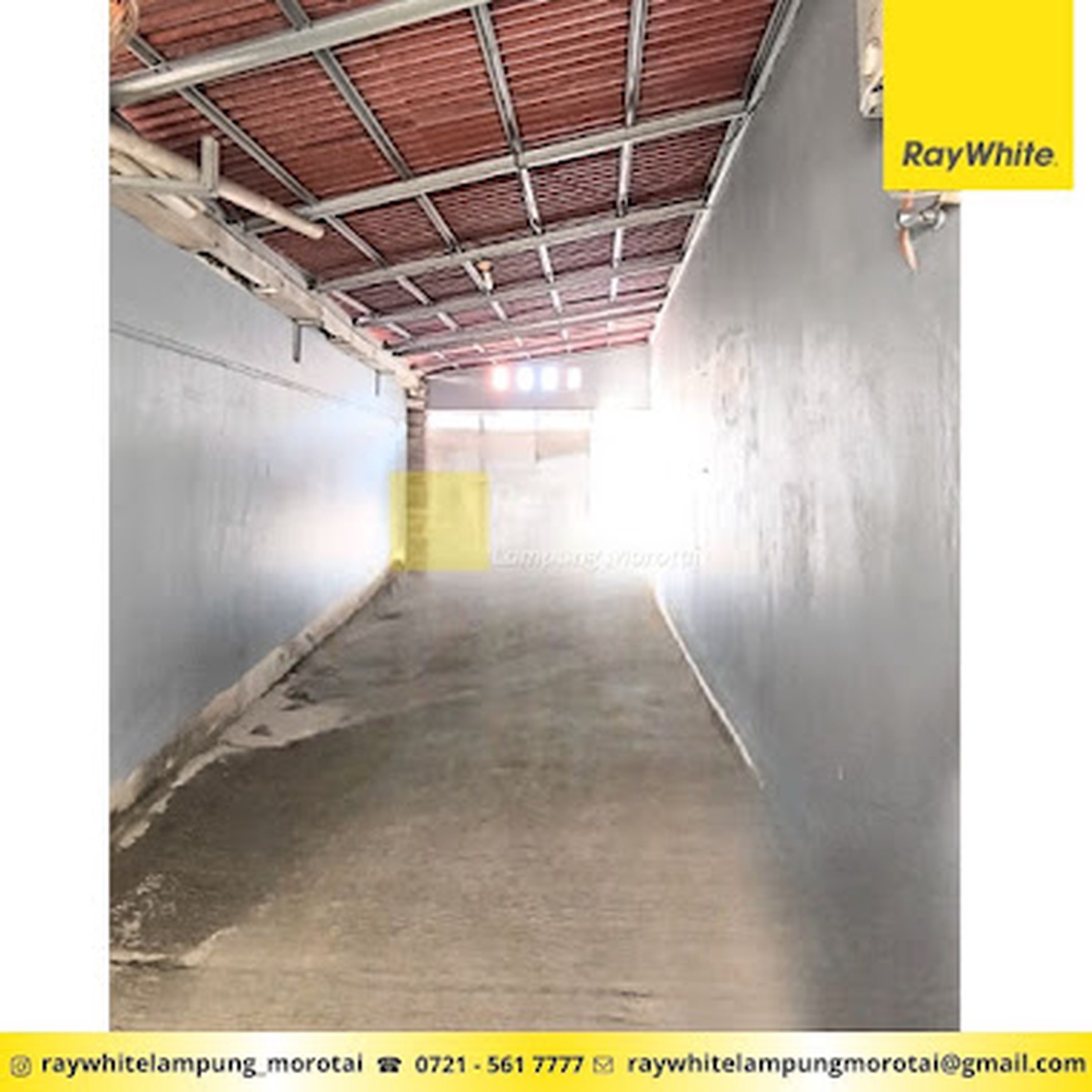 SEWA/JUAL Rumah Pinggir jalan Halaman Depan Belakang Luas