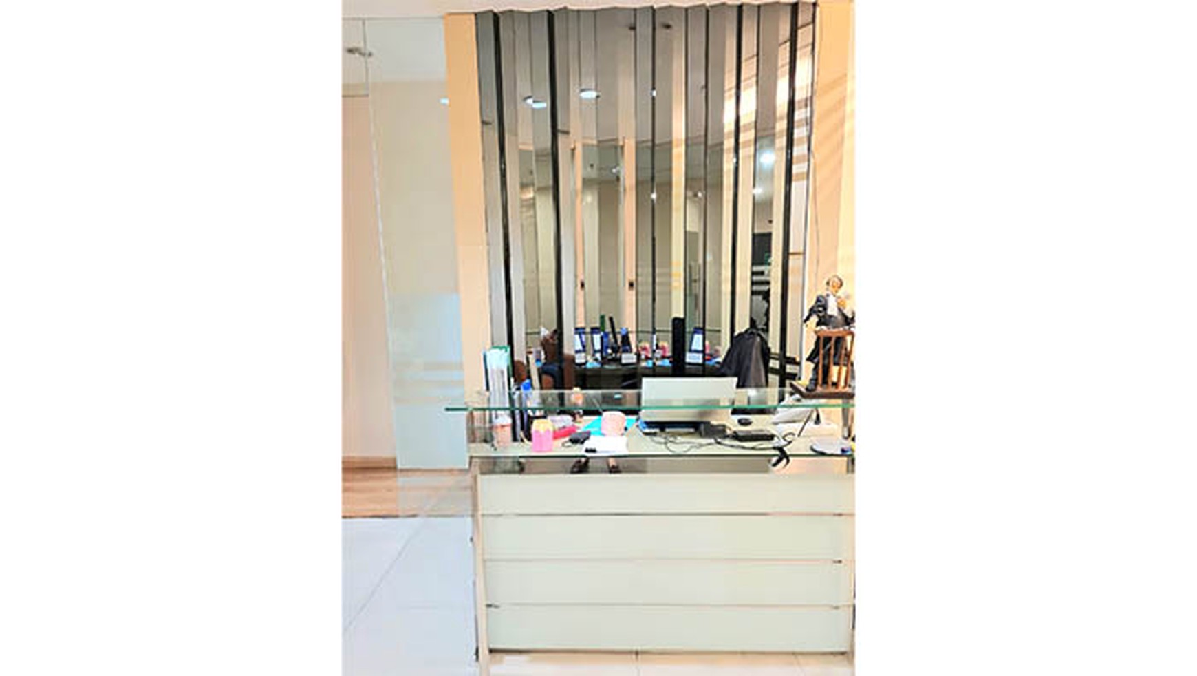 Office 8 Building Lantai 17, Jl Jend. Sudirman Senayan