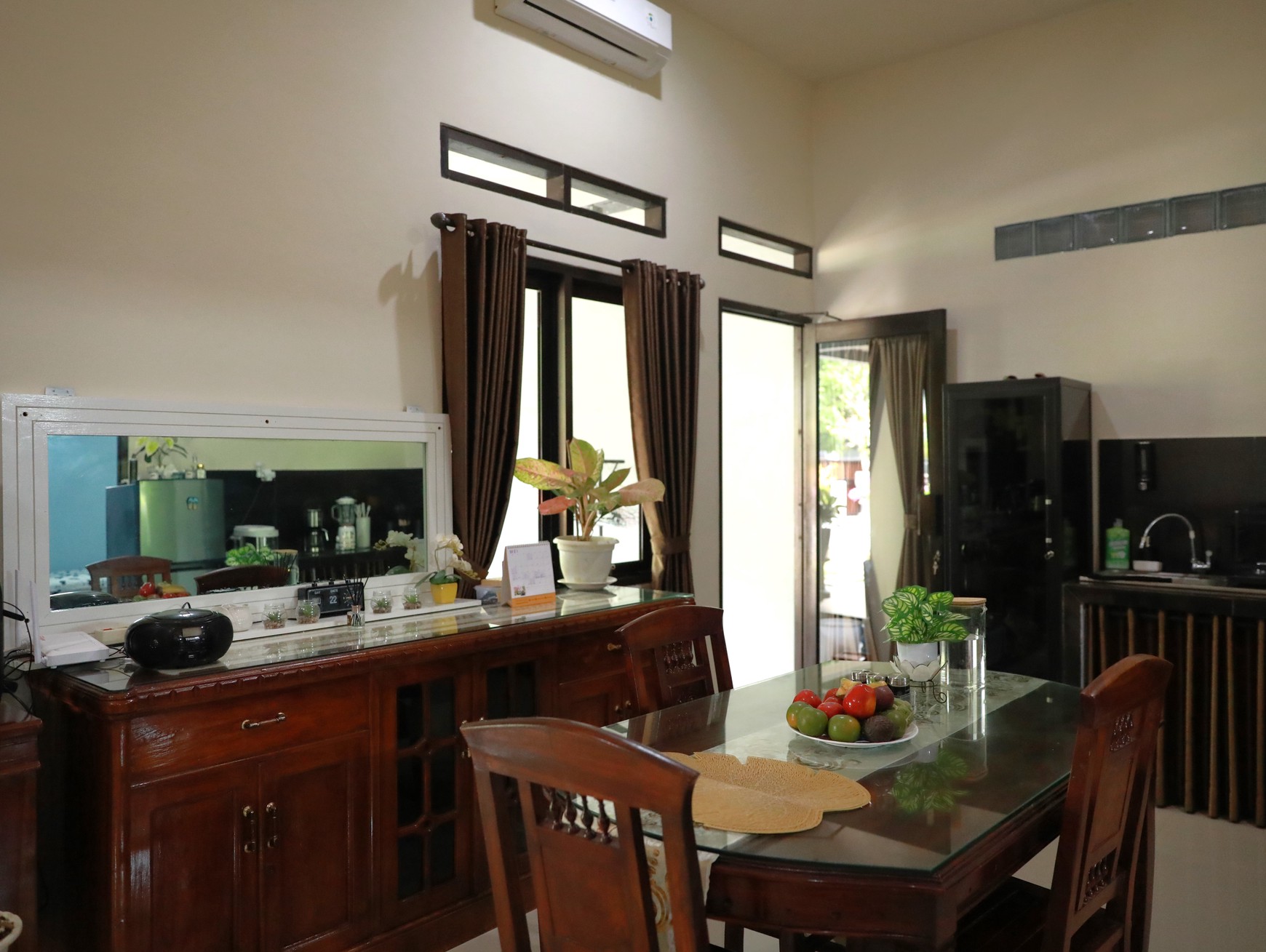 COZY 3-BEDROOM HOUSE, ONLY 5 MINUTES TO LOVINA BEACH