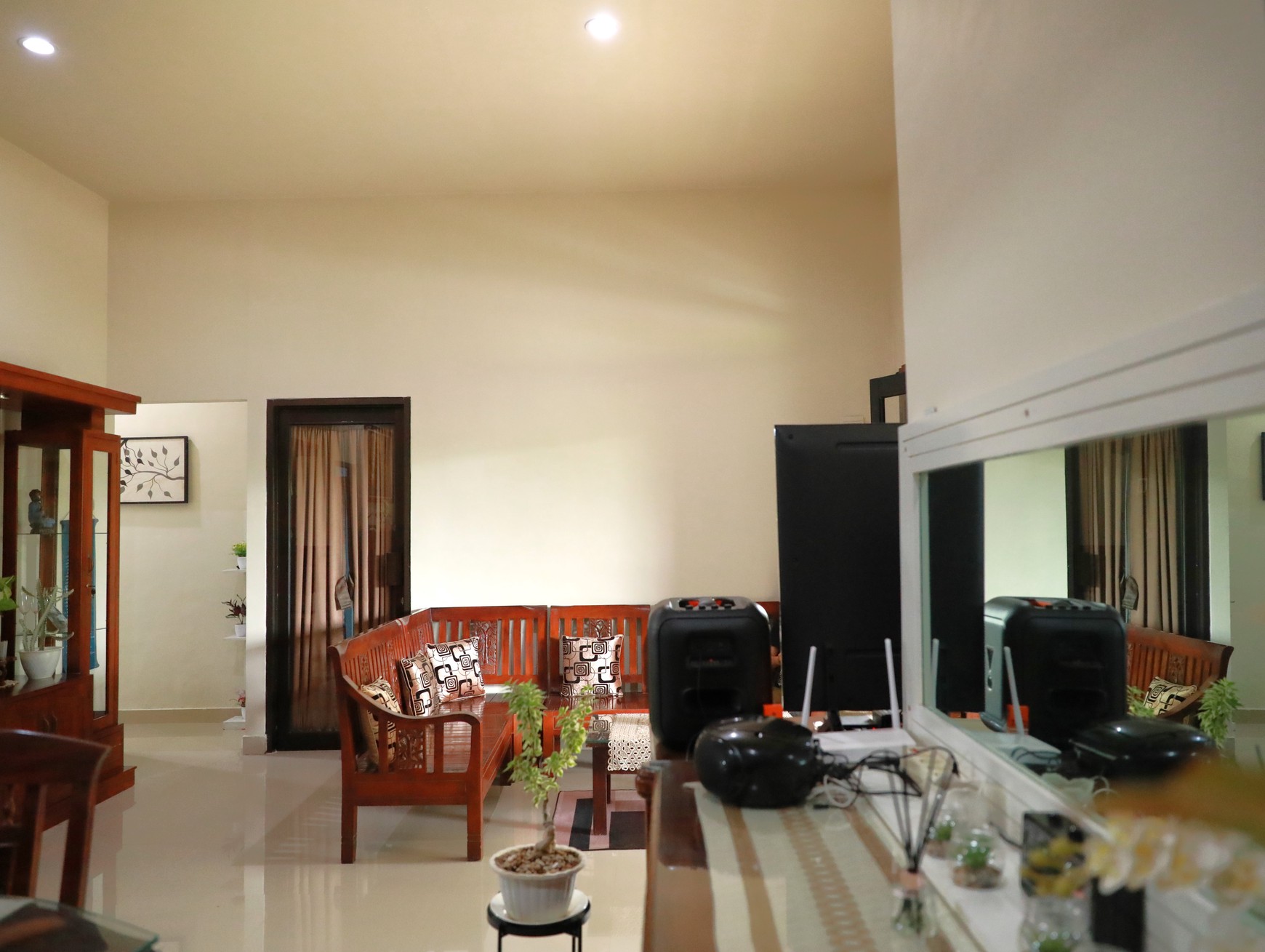 COZY 3-BEDROOM HOUSE, ONLY 5 MINUTES TO LOVINA BEACH