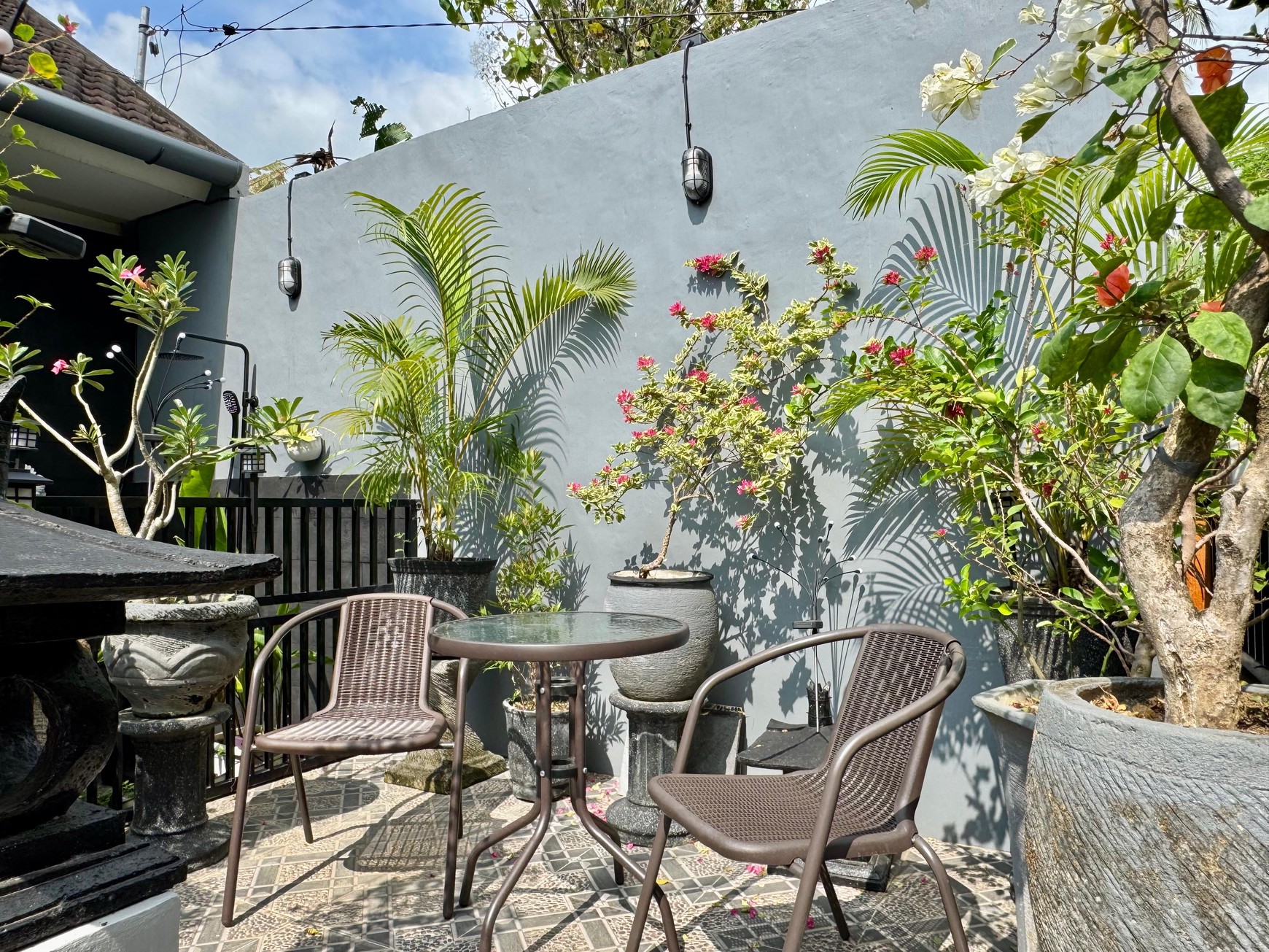 COZY 3-BEDROOM HOUSE, ONLY 5 MINUTES TO LOVINA BEACH