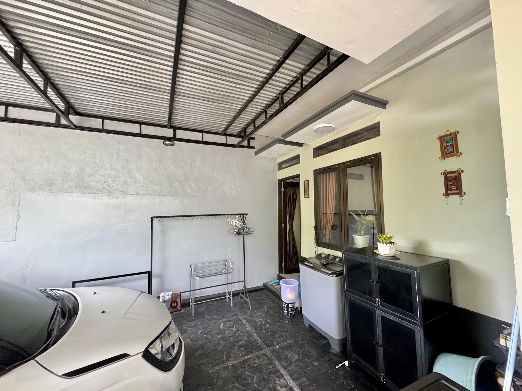 COZY 3-BEDROOM HOUSE, ONLY 5 MINUTES TO LOVINA BEACH