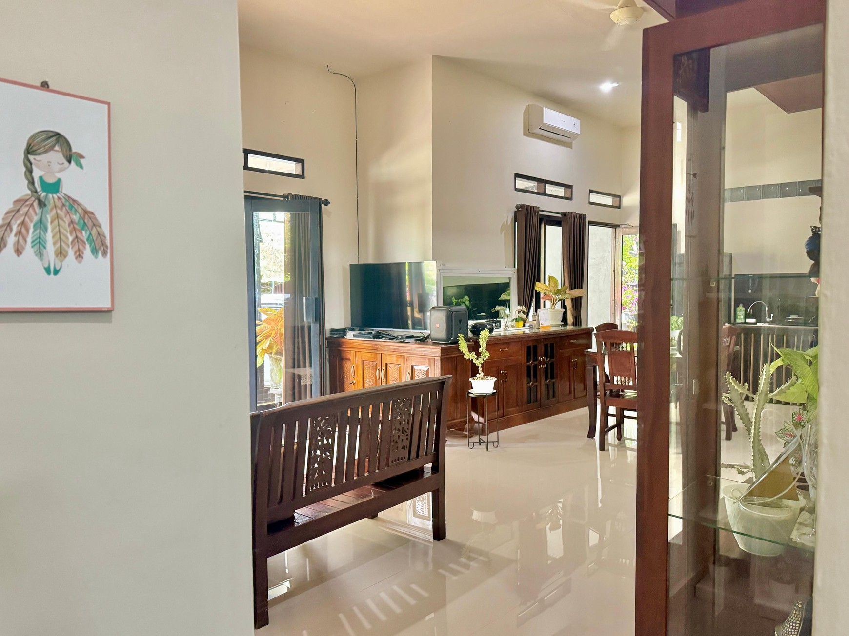 COZY 3-BEDROOM HOUSE, ONLY 5 MINUTES TO LOVINA BEACH