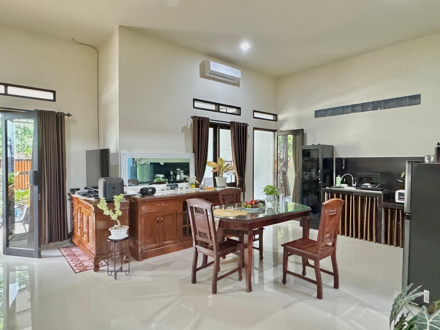 COZY 3-BEDROOM HOUSE, ONLY 5 MINUTES TO LOVINA BEACH
