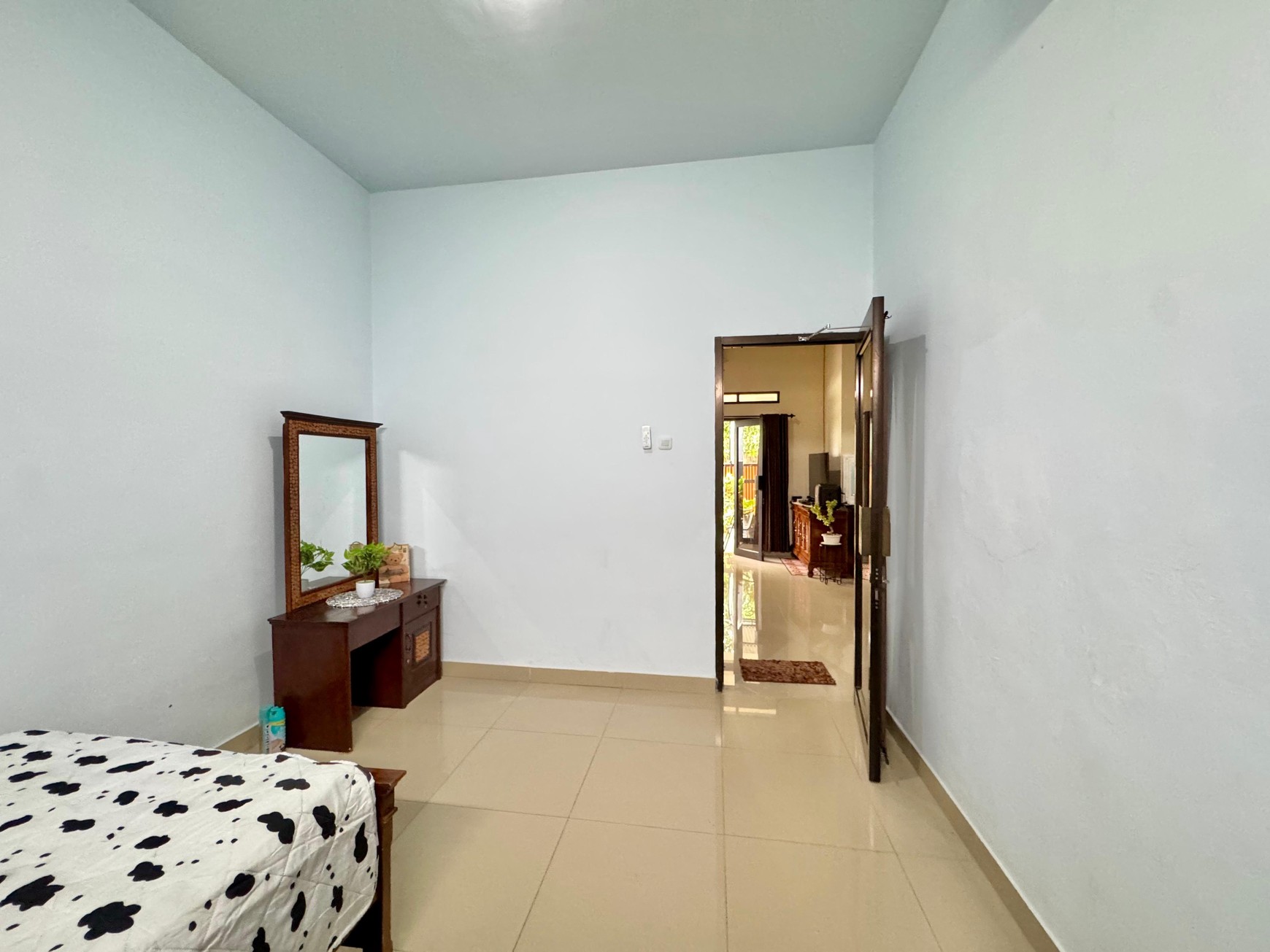 COZY 3-BEDROOM HOUSE, ONLY 5 MINUTES TO LOVINA BEACH