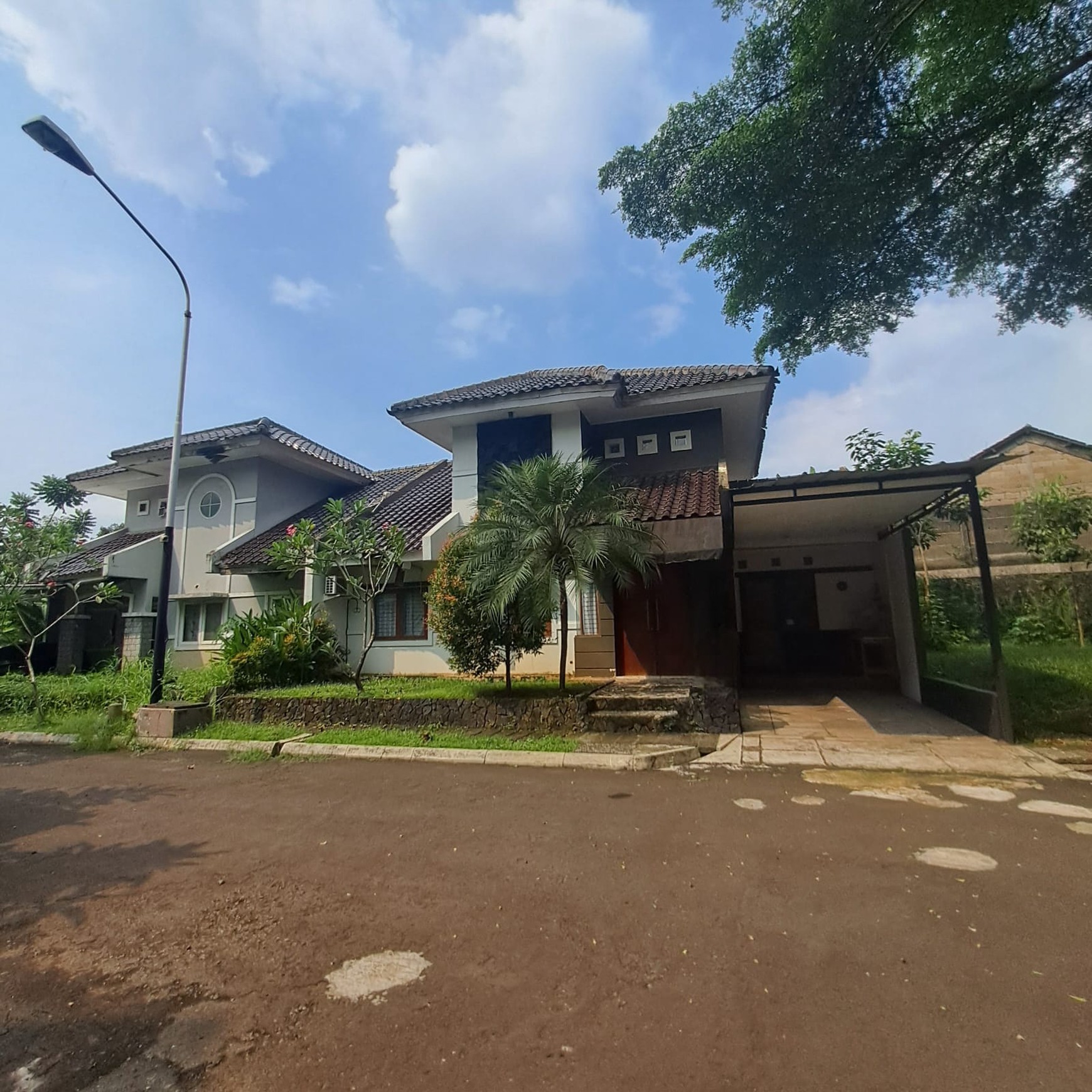 Rumah Siap Huni dengan Hunian Nyaman dan Asri di Bintaro Sektor 9