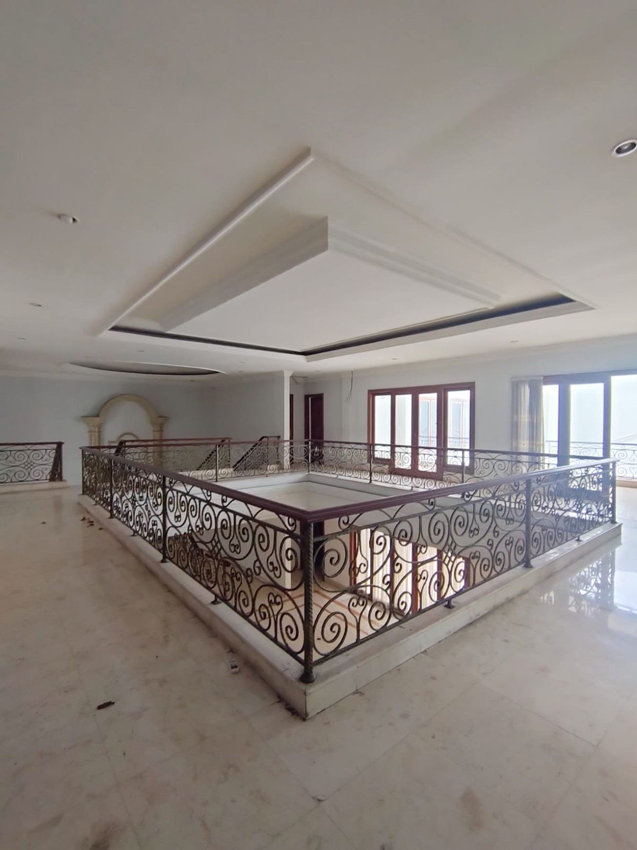 Dijual Rumah Lux dan Exclusive, Lingkungan Tenang dan Nyaman di Kuningan Timur
