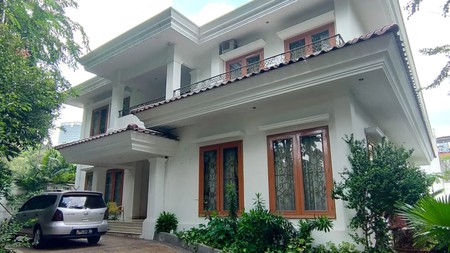 Dijual Rumah Lux dan Exclusive, Lingkungan Tenang dan Nyaman di Kuningan Timur