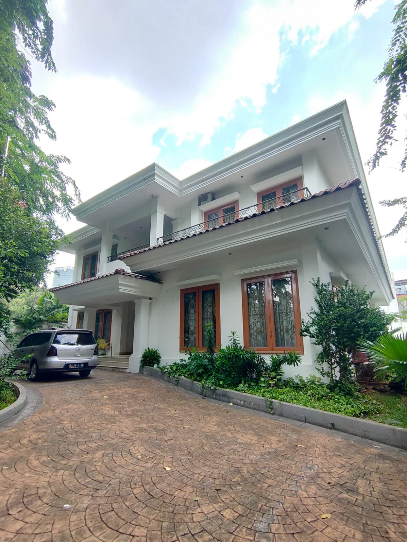 Dijual Rumah Lux dan Exclusive, Lingkungan Tenang dan Nyaman di Kuningan Timur