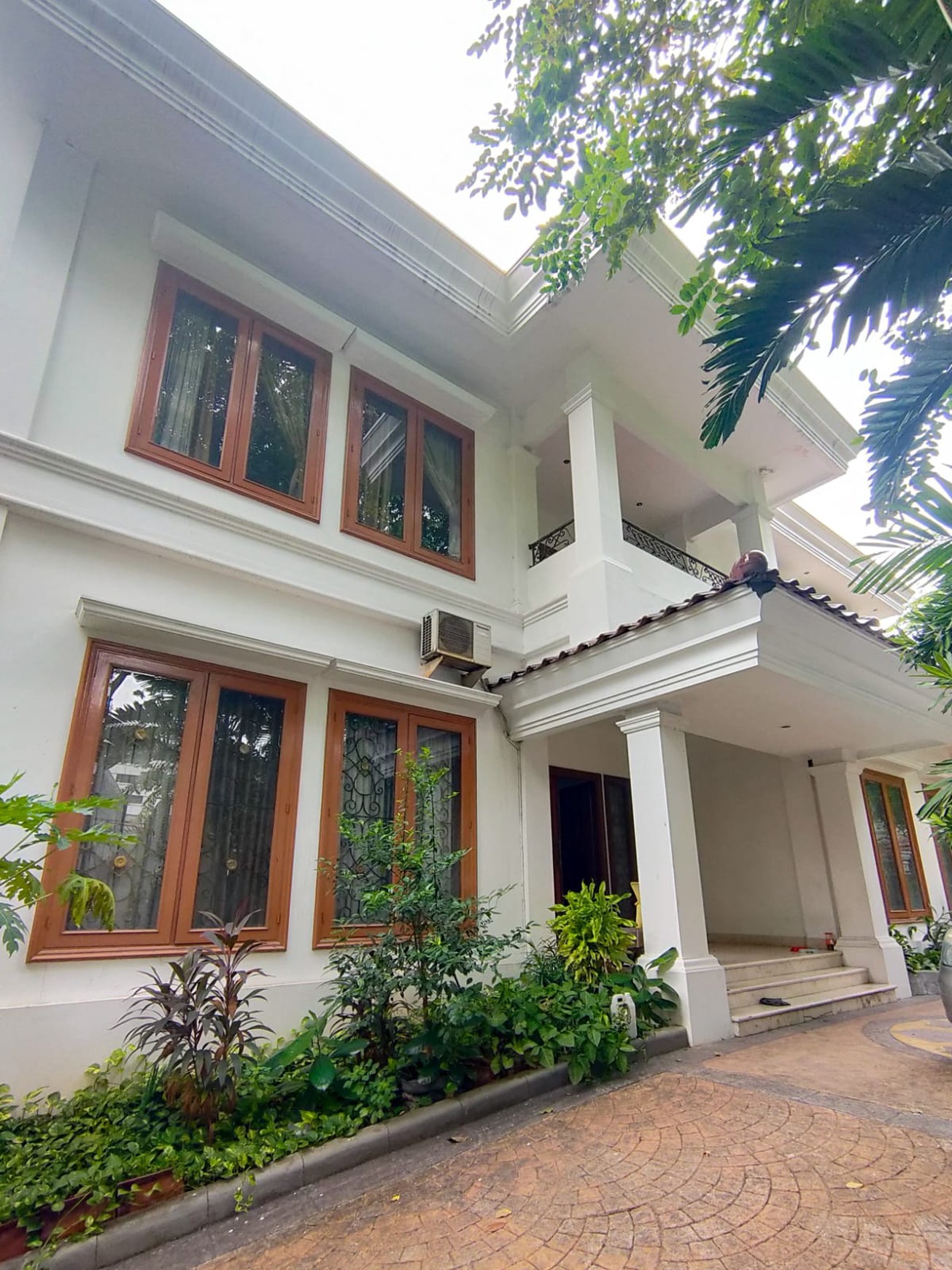 Dijual Rumah Lux dan Exclusive, Lingkungan Tenang dan Nyaman di Kuningan Timur