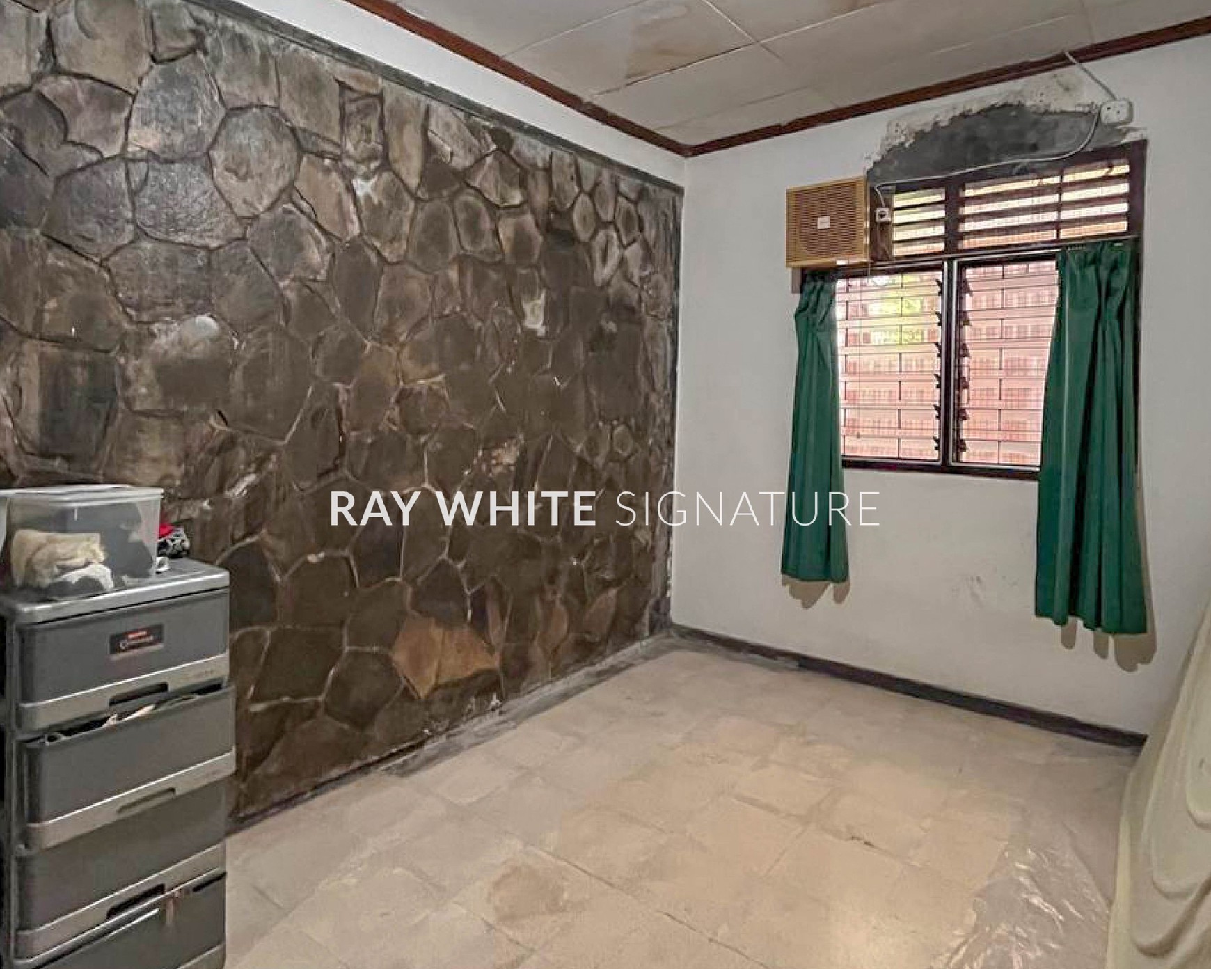 Rumah Lama Terawat di Jl Benda II Kebayoran Baru