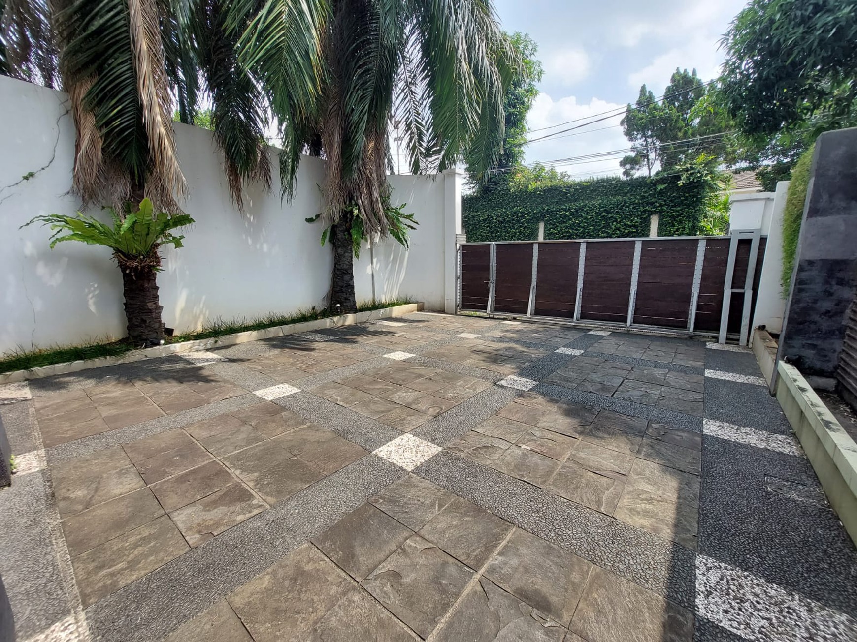 Dijual Rumah Bernuansa Resort di Ampera, Jakarta Selatan