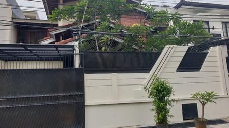 Disewakan Rumah 2 Lantai Luas Dekat MRT Lebak Bulus